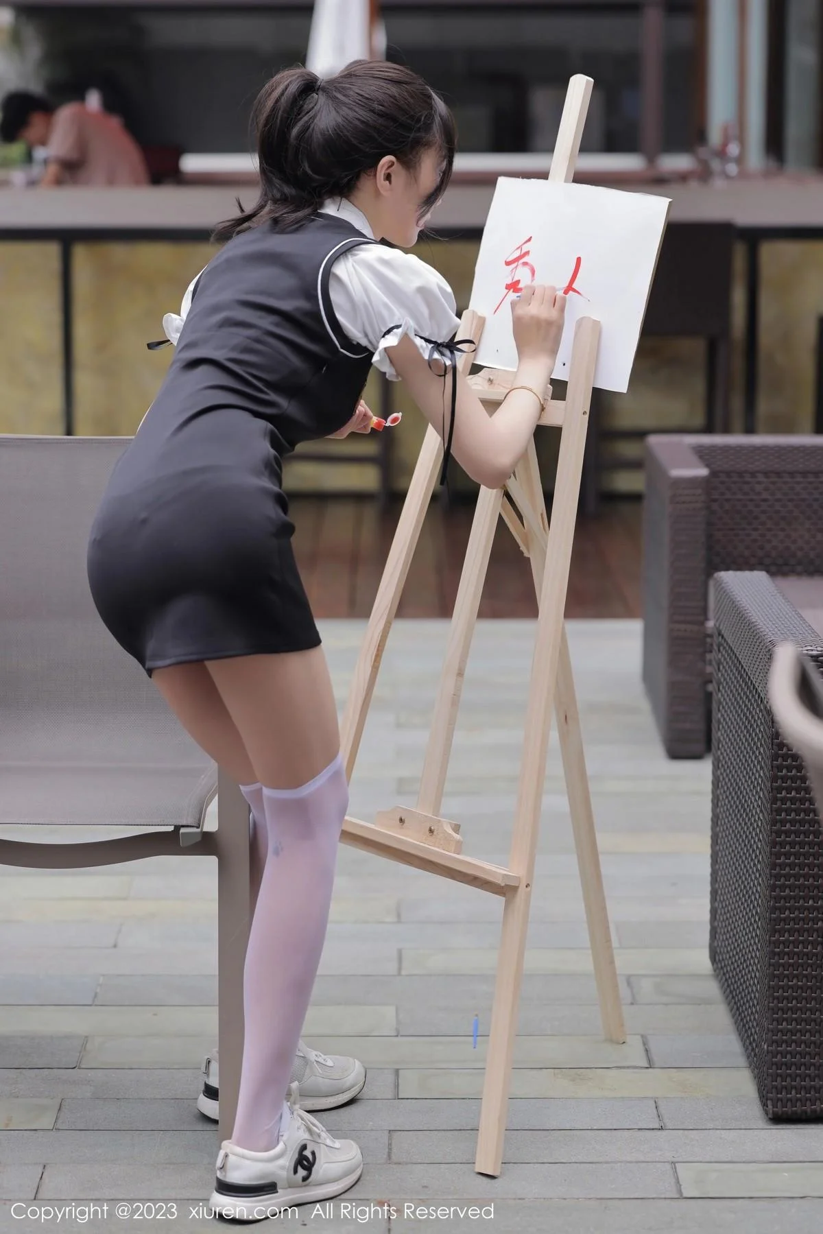 玥儿玥er脱性感白T露白色内衣配白丝袜秀曼妙身姿绝美写真 第 14 张