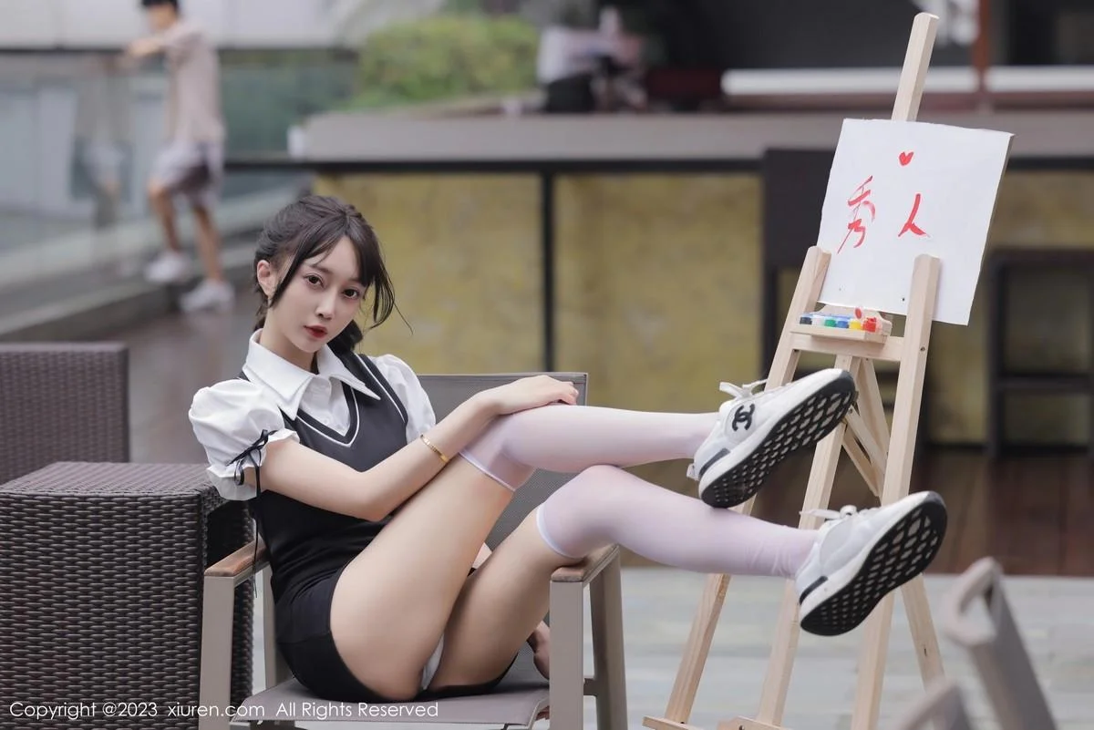 玥儿玥er脱性感白T露白色内衣配白丝袜秀曼妙身姿绝美写真 第 16 张