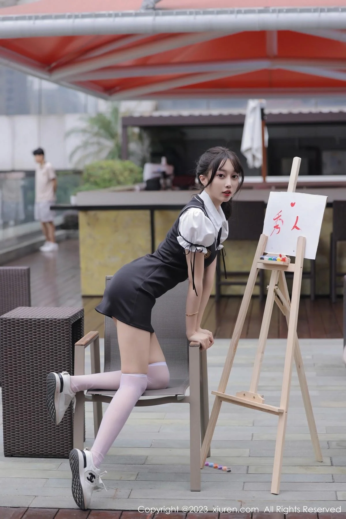 玥儿玥er脱性感白T露白色内衣配白丝袜秀曼妙身姿绝美写真 第 17 张