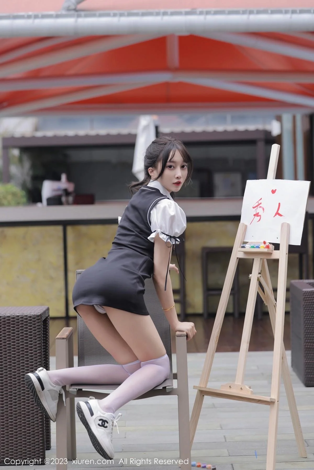玥儿玥er脱性感白T露白色内衣配白丝袜秀曼妙身姿绝美写真 第 18 张