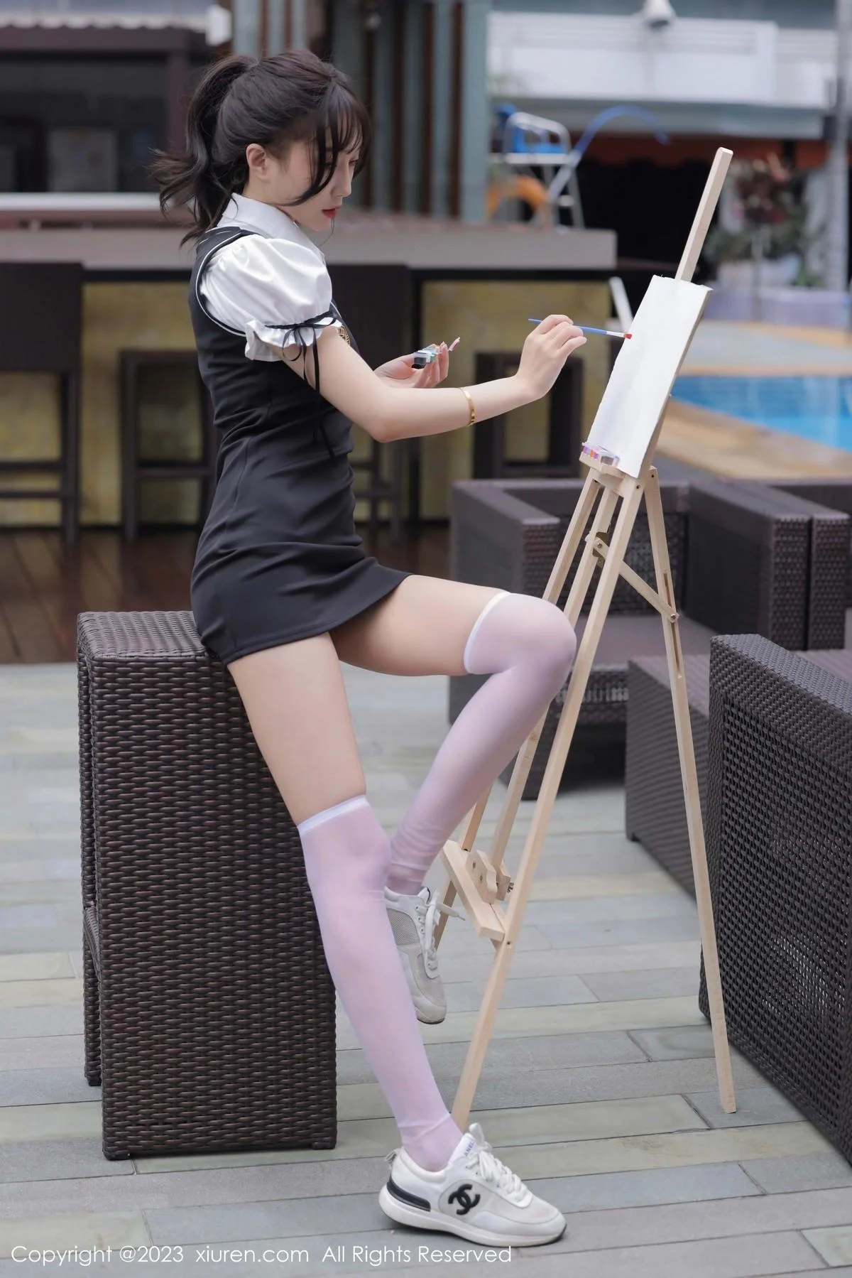 玥儿玥er脱性感白T露白色内衣配白丝袜秀曼妙身姿绝美写真 第 5 张