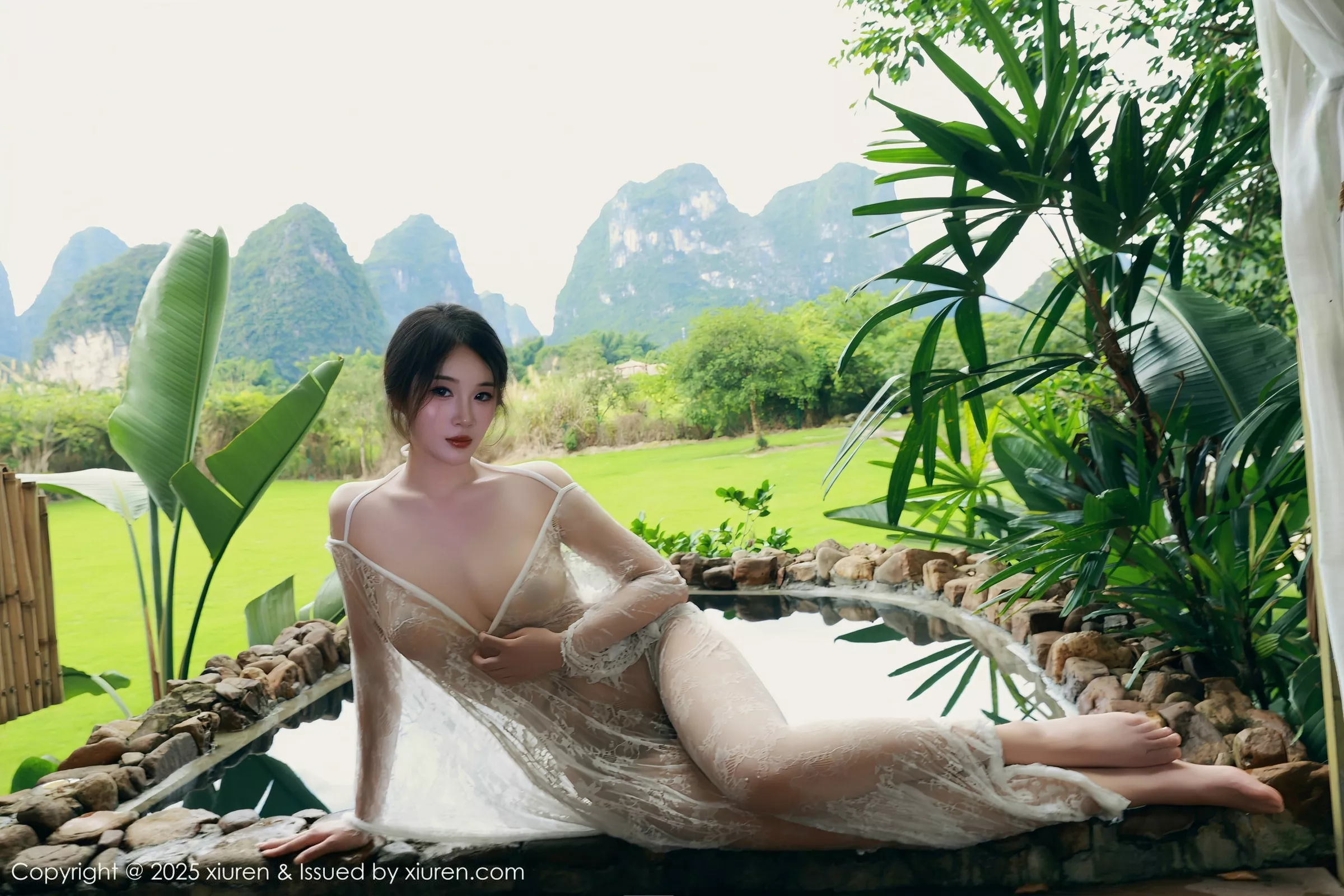 南乔性感浅绿色旗袍服饰配超薄无内肉丝秀完美身材绝美写真 第 100 张