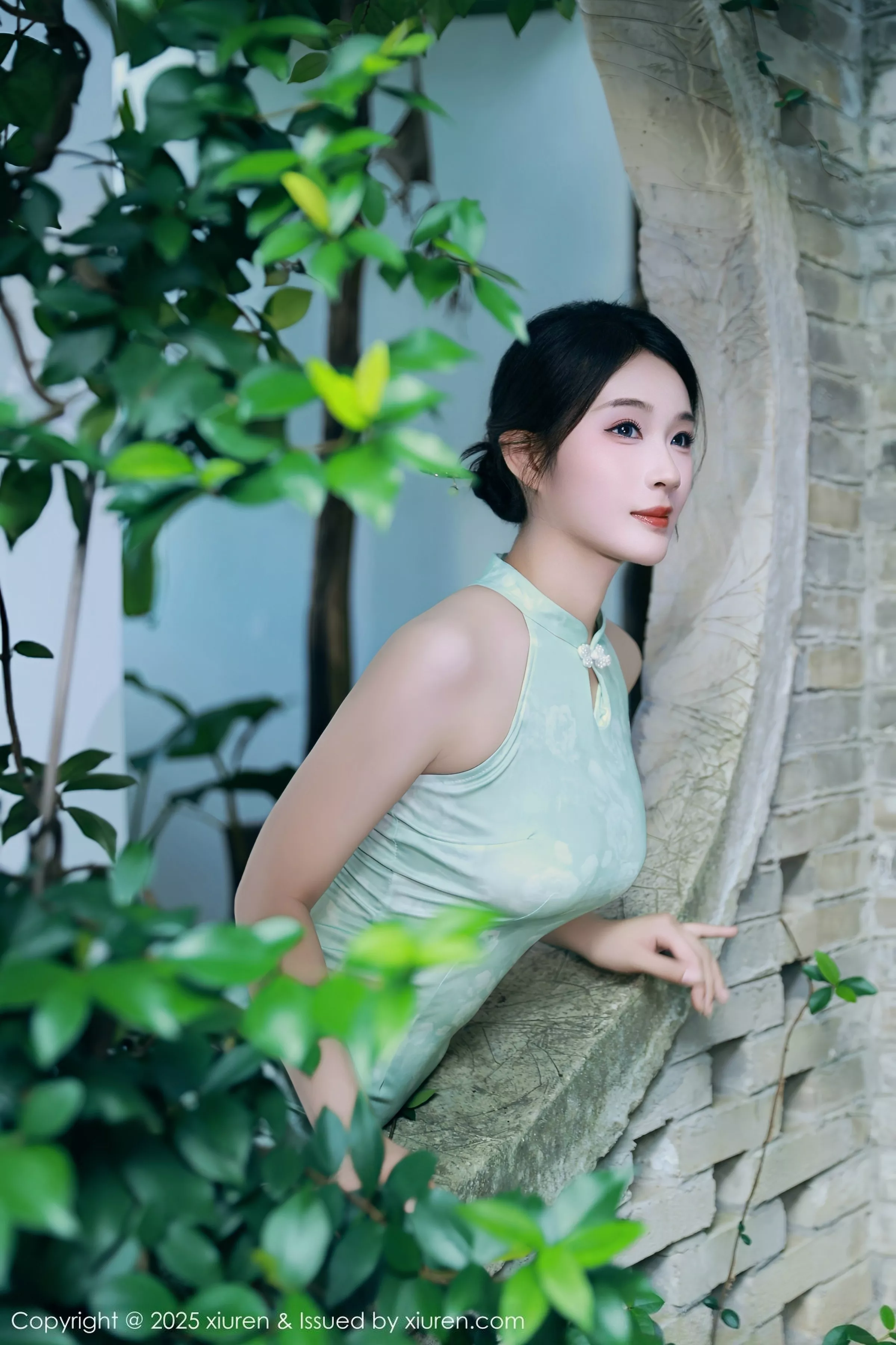 南乔性感浅绿色旗袍服饰配超薄无内肉丝秀完美身材绝美写真 第 29 张
