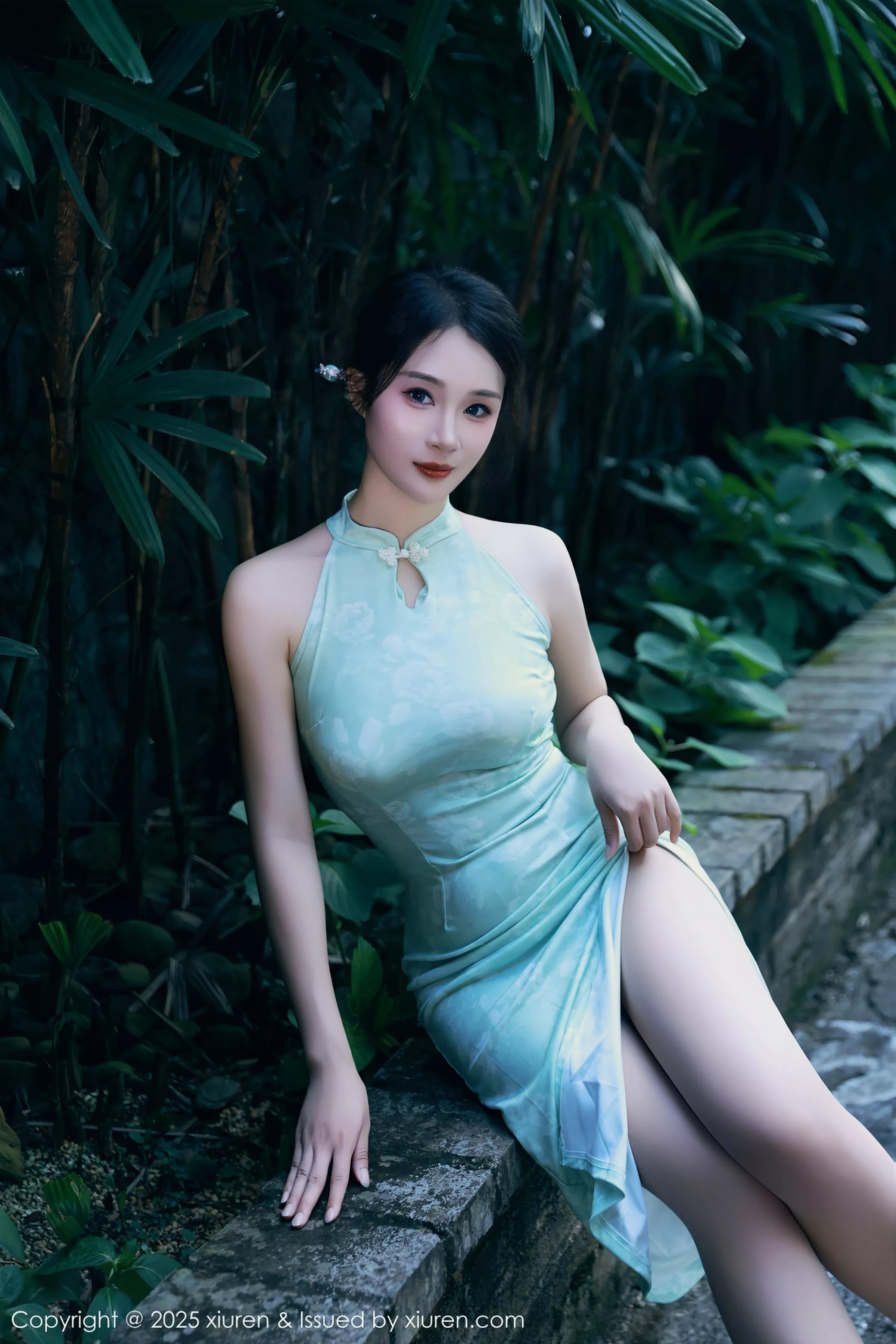 南乔性感浅绿色旗袍服饰配超薄无内肉丝秀完美身材绝美写真 第 42 张