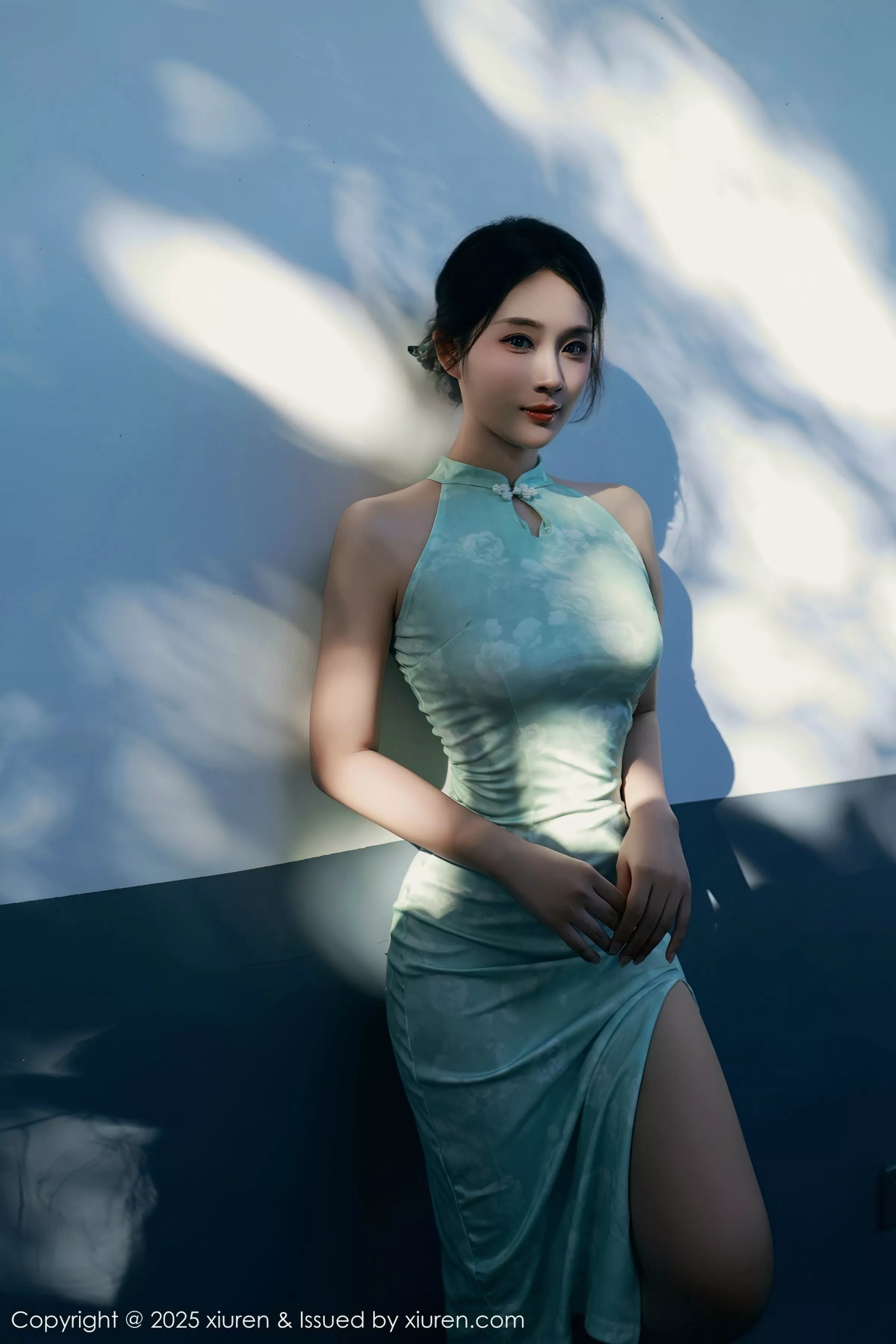 南乔性感浅绿色旗袍服饰配超薄无内肉丝秀完美身材绝美写真 第 44 张
