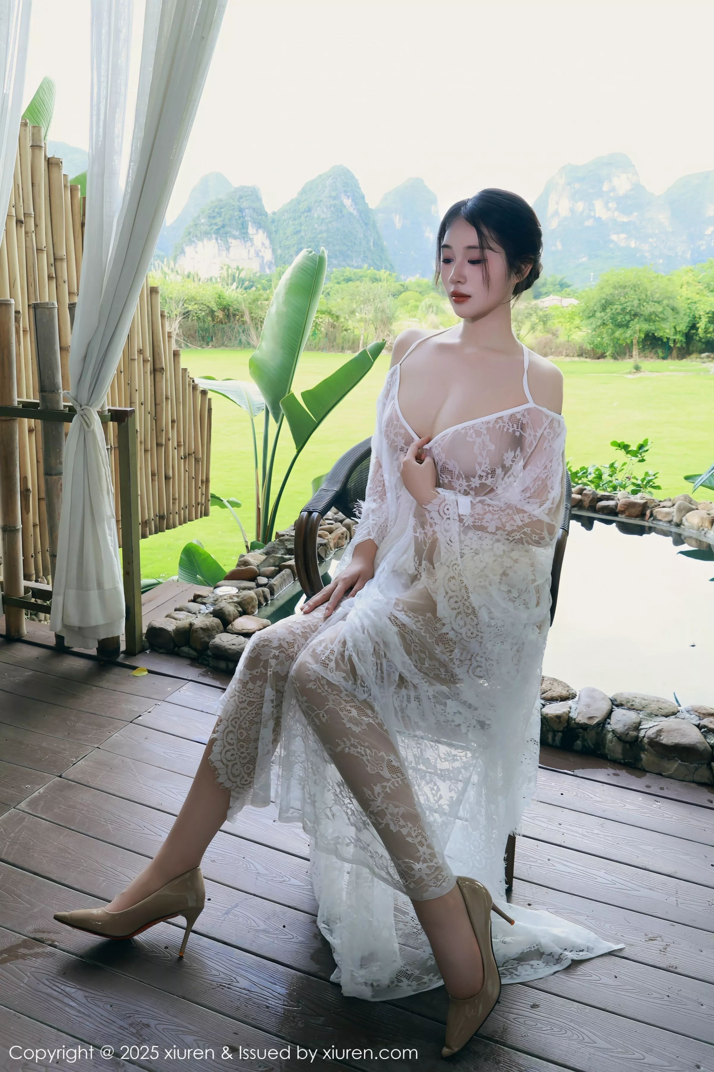 南乔性感浅绿色旗袍服饰配超薄无内肉丝秀完美身材绝美写真 第 79 张
