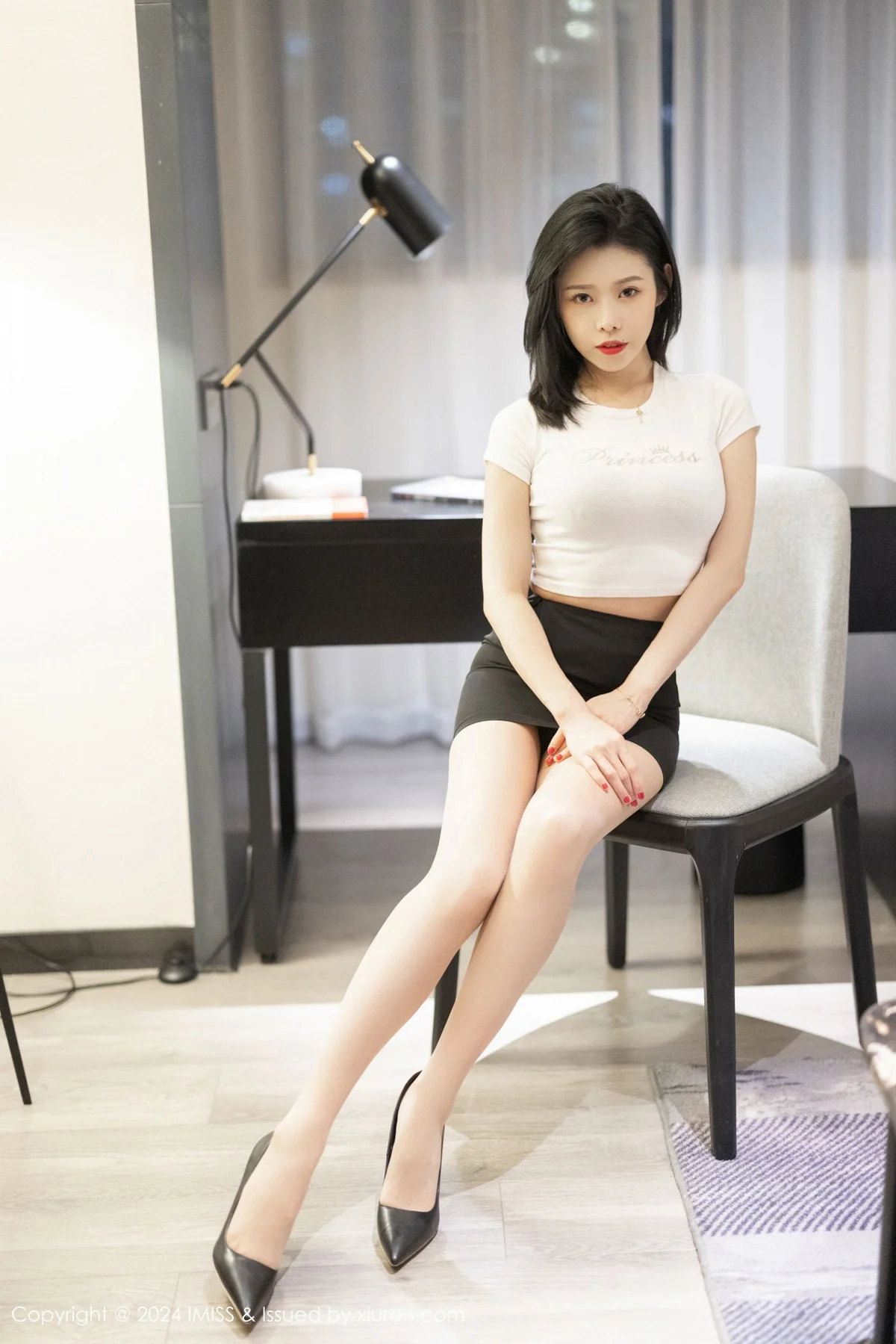 luvian本能白色短T配黑短裙露黑色内衣秀完美身材绝美写真 第 9 张