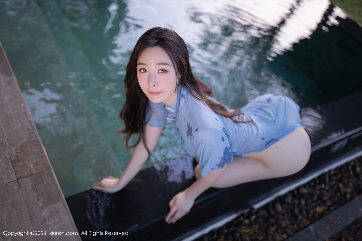 小逗逗泳池性感灰色情趣旗袍配超薄丝袜秀曼妙身姿绝美写真 第 56 张
