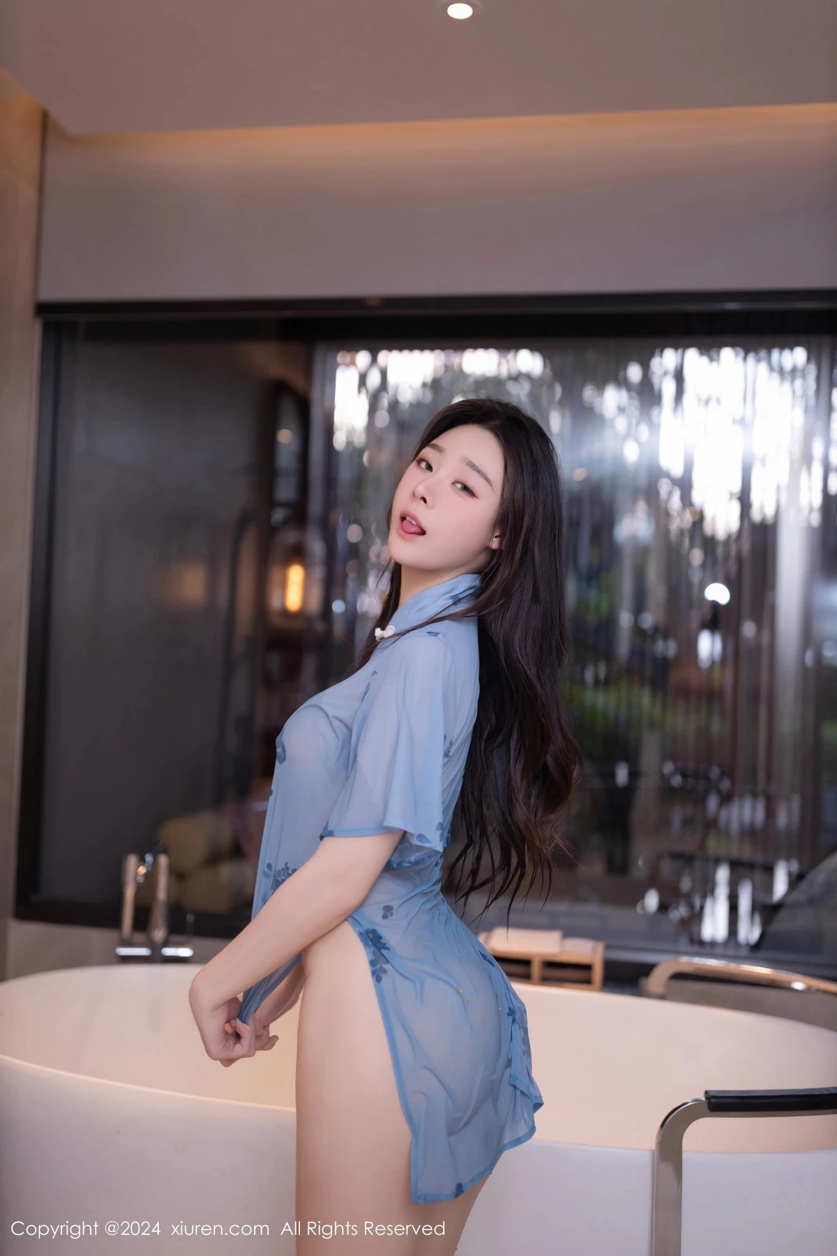 小逗逗泳池性感灰色情趣旗袍配超薄丝袜秀曼妙身姿绝美写真 第 63 张