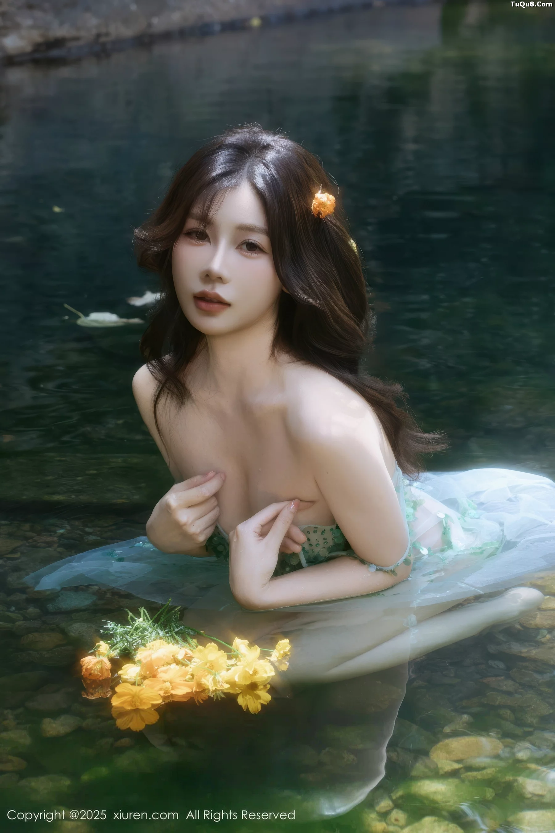 尹甜甜户外小溪性感薄纱亮片裙湿身秀丰腴身材惹火绝美写真 第 34 张