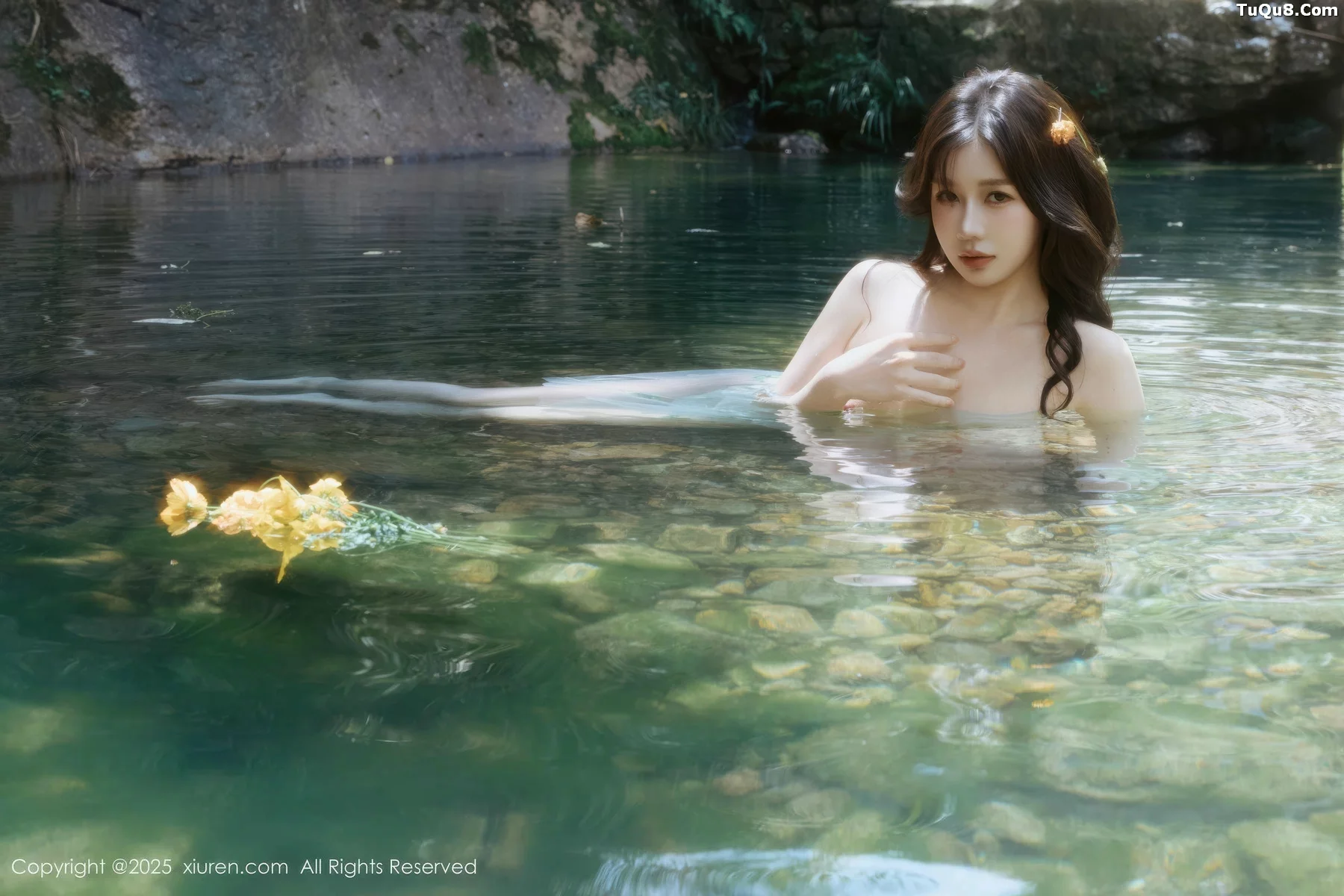 尹甜甜户外小溪性感薄纱亮片裙湿身秀丰腴身材惹火绝美写真 第 40 张