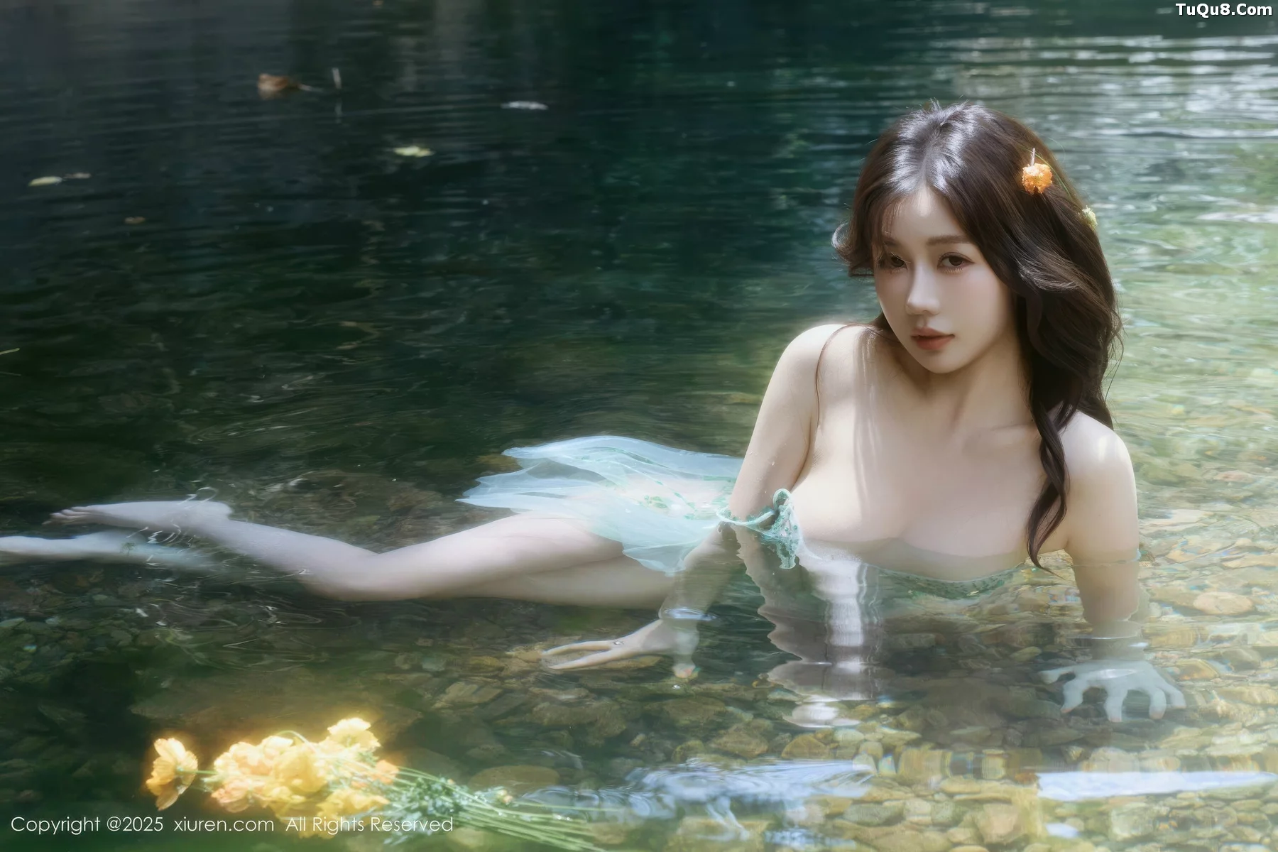 尹甜甜户外小溪性感薄纱亮片裙湿身秀丰腴身材惹火绝美写真 第 49 张