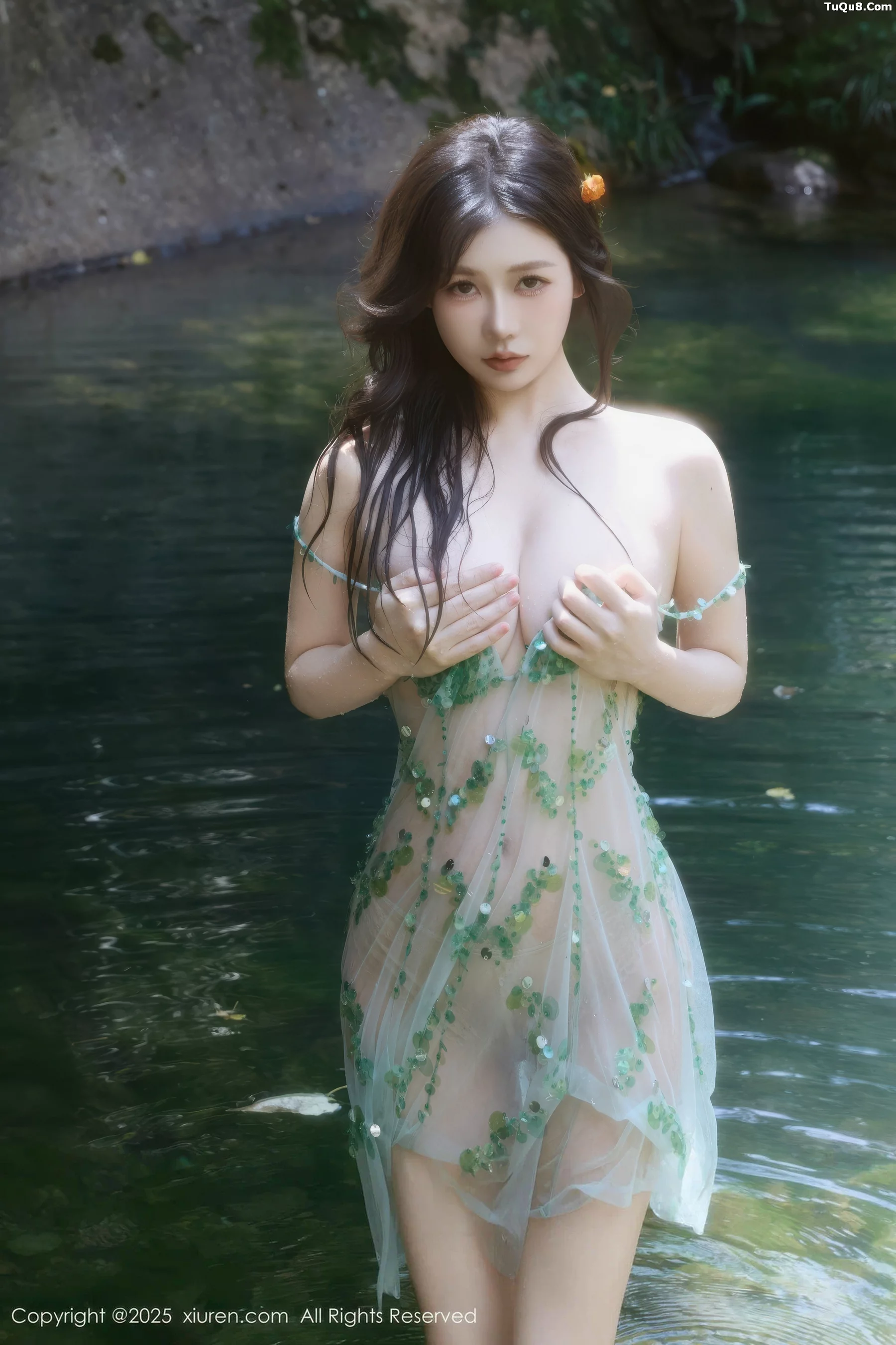 尹甜甜户外小溪性感薄纱亮片裙湿身秀丰腴身材惹火绝美写真 第 69 张