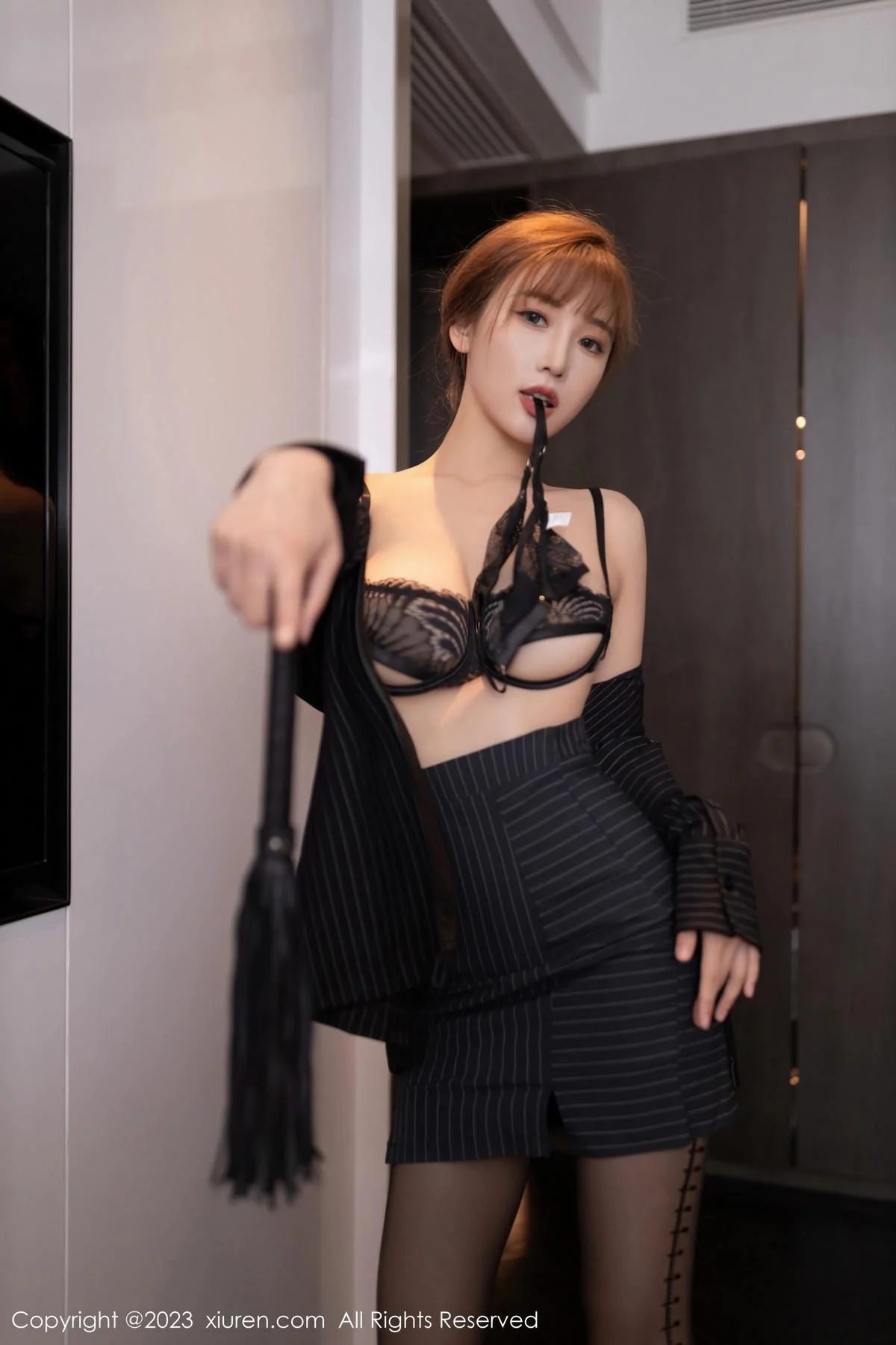 陆萱萱性感黑色短裙套装露黑色蕾丝内衣秀柔美身姿绝美写真 第 34 张