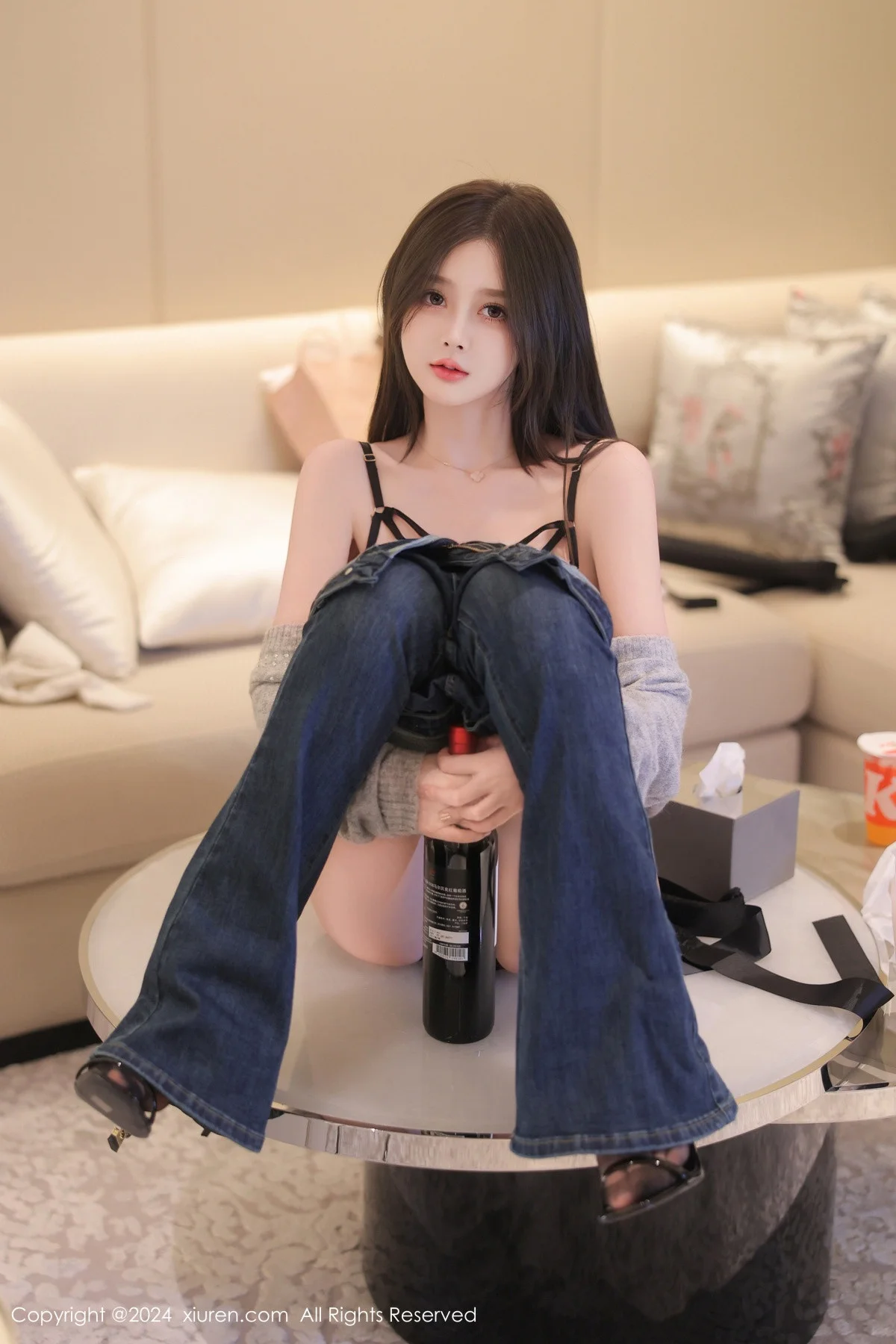 奶喵喵灰色上衣露性感黑色蕾丝情趣内衣秀丰满身材绝美写真 第 67 张