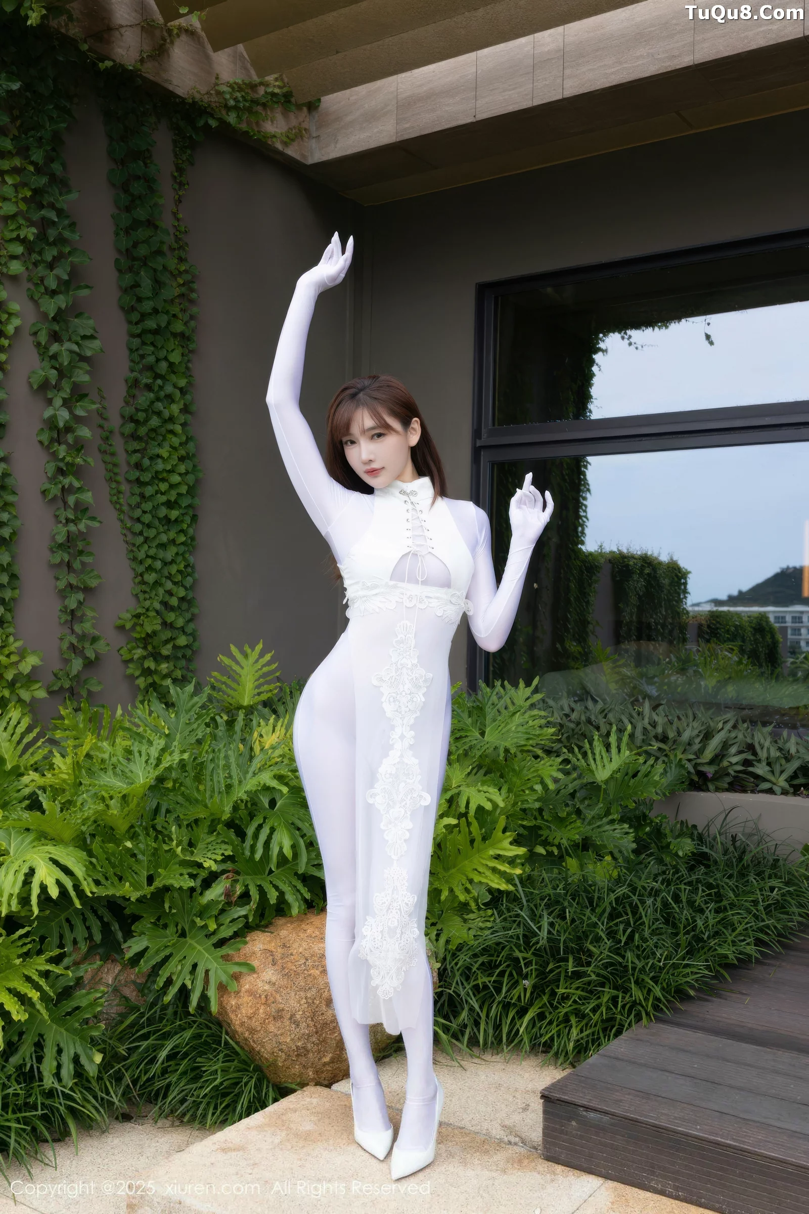 陆萱萱性感白色情趣旗袍露白色连体衣秀完美身材绝美写真 第 1 张