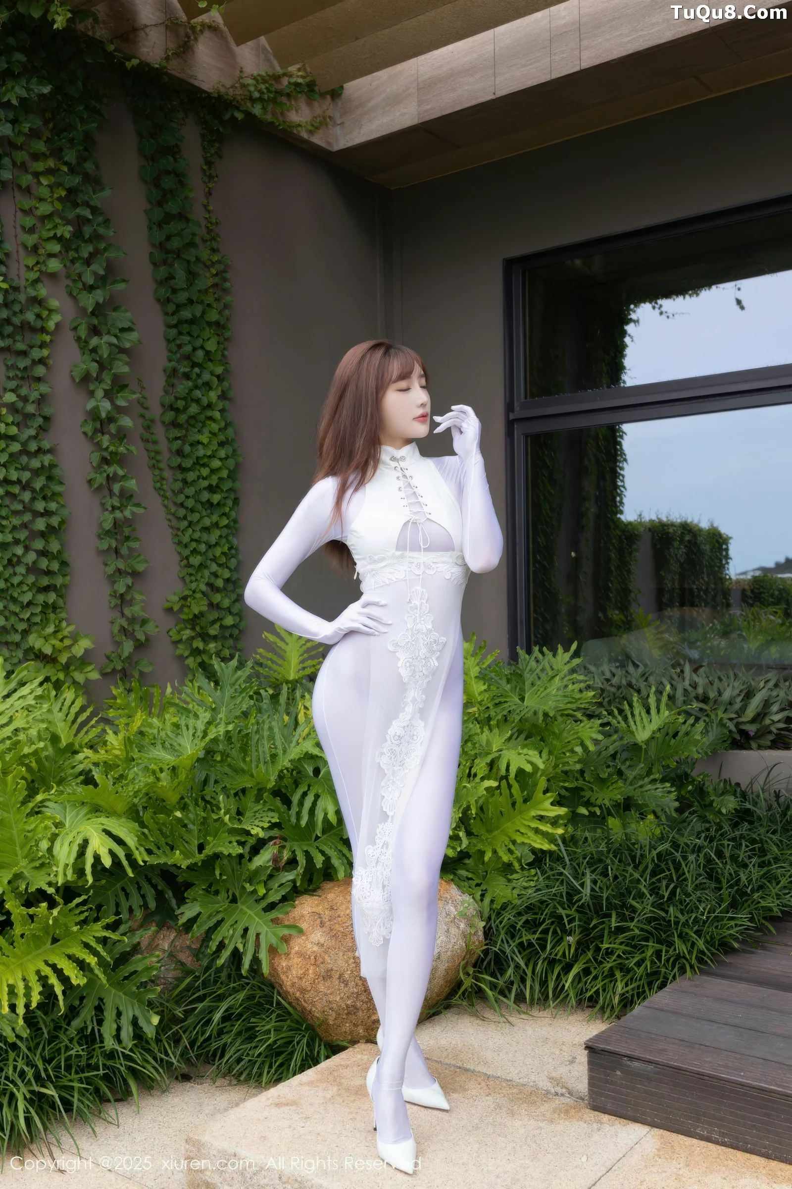 陆萱萱性感白色情趣旗袍露白色连体衣秀完美身材绝美写真 第 3 张