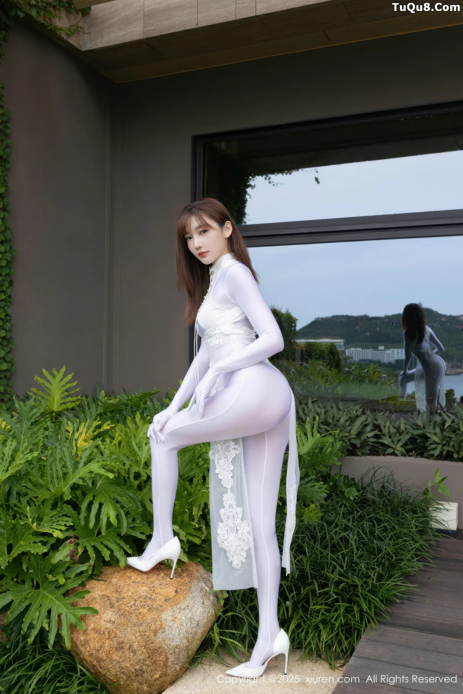 陆萱萱性感白色情趣旗袍露白色连体衣秀完美身材绝美写真 第 8 张