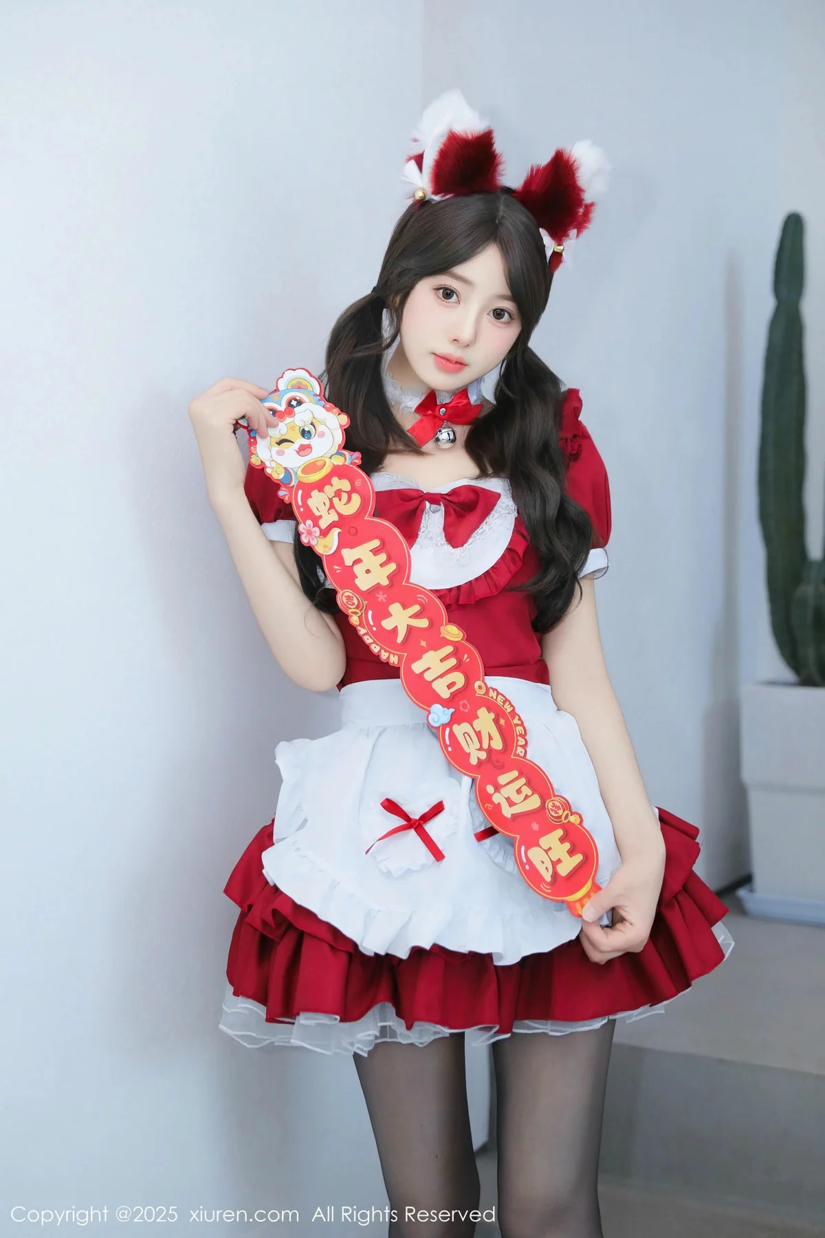 桃妖夭红色喜庆女仆服露红色内衣配超薄黑丝秀美腿绝美写真 第 28 张