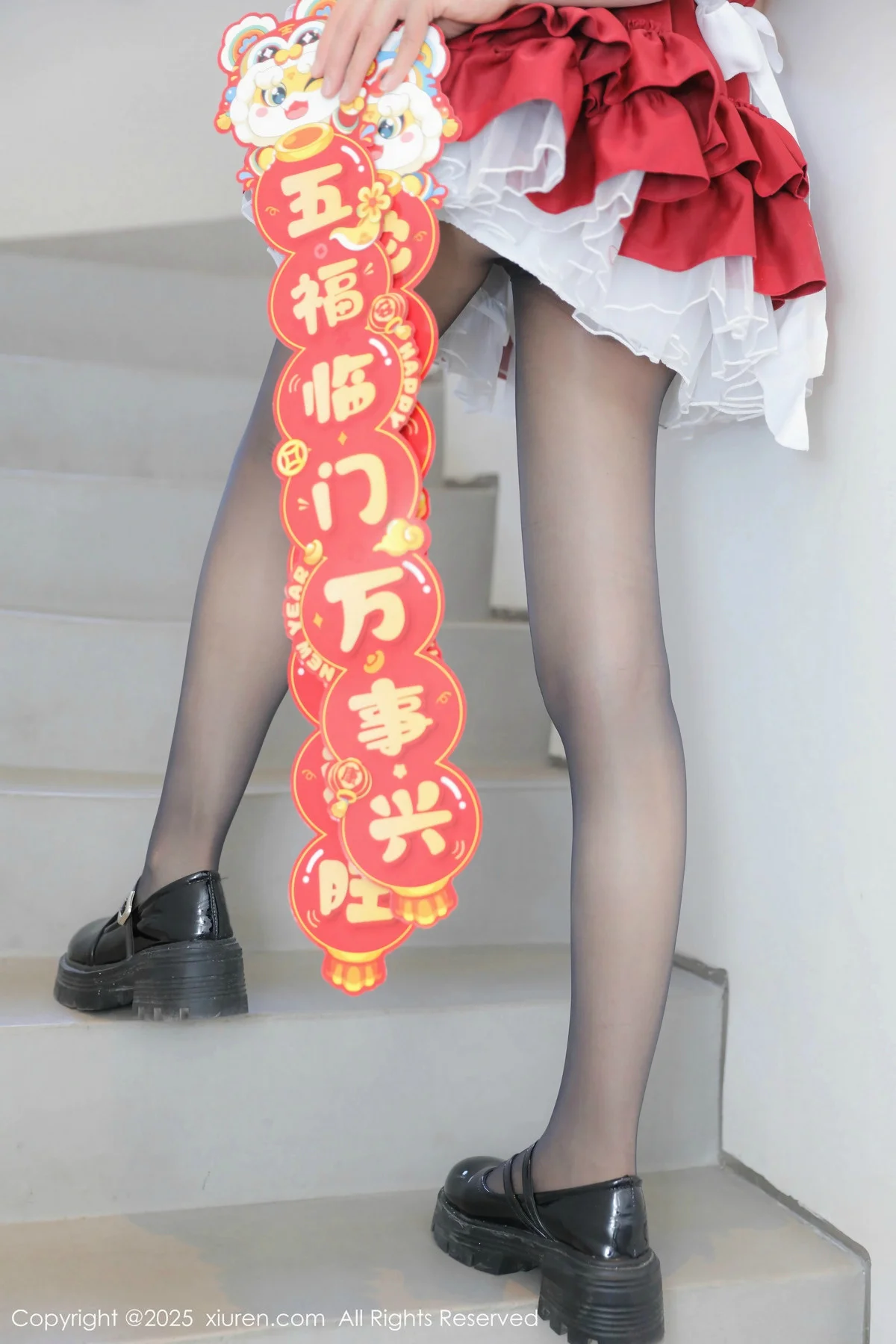 桃妖夭红色喜庆女仆服露红色内衣配超薄黑丝秀美腿绝美写真 第 30 张