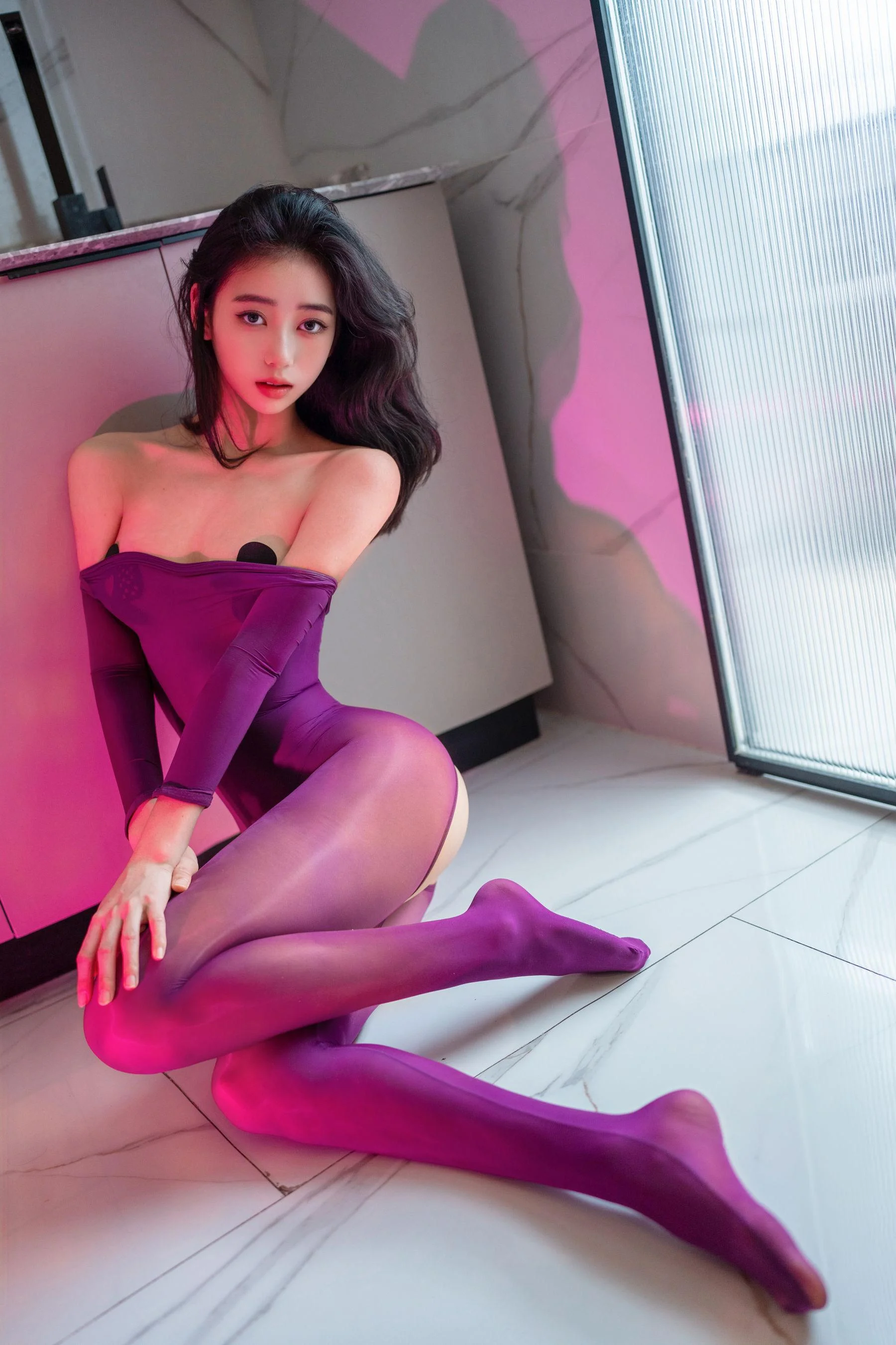 [秀人精选] 时安安 诱人私拍福利 紫色丝袜 第 11 张