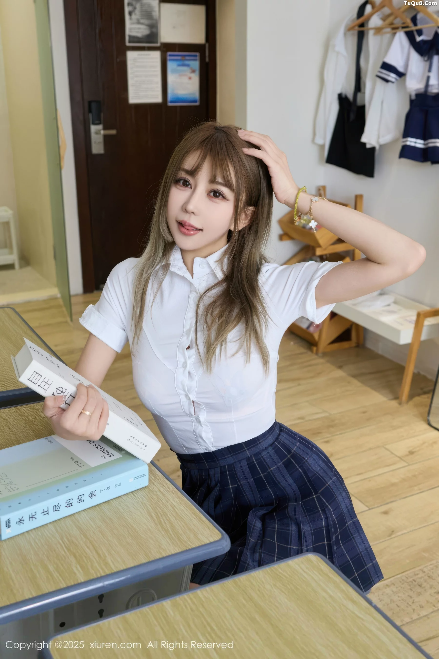 Zoe柚柚教室场景性感JK服装配超薄肉丝秀凹凸身材绝美写真 第 5 张