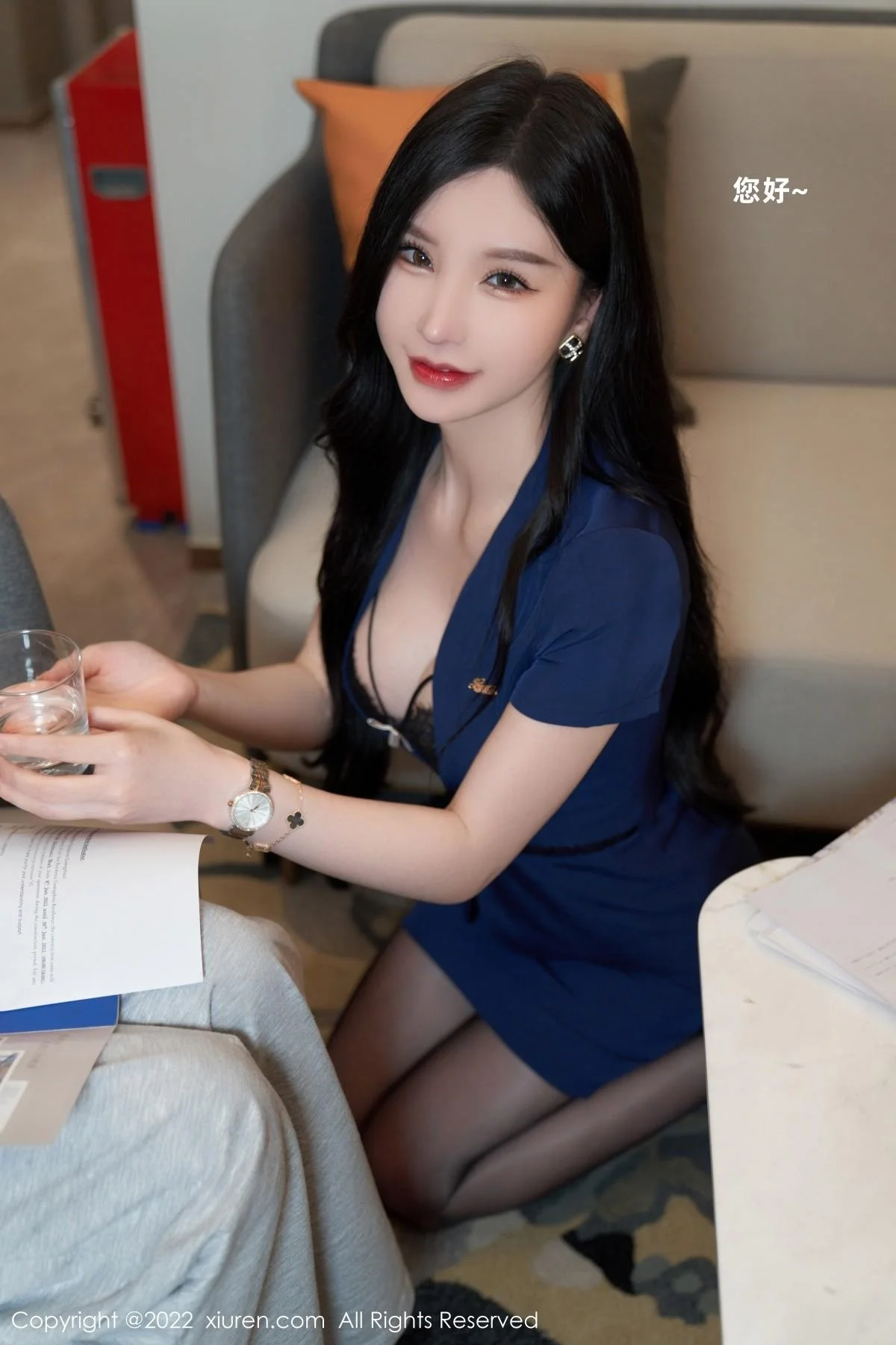 周于希Sally心愿旅拍脱蓝色职业装露黑色蕾丝内衣绝美写真 第 1 张