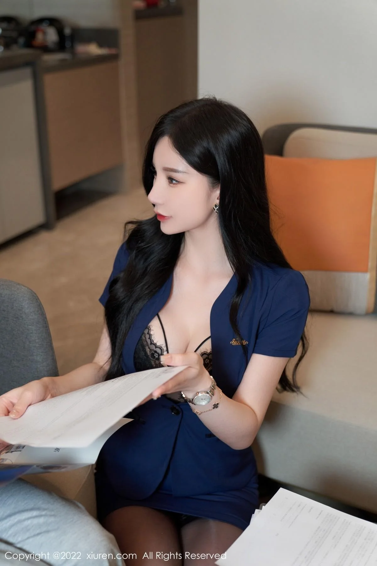 周于希Sally心愿旅拍脱蓝色职业装露黑色蕾丝内衣绝美写真 第 14 张