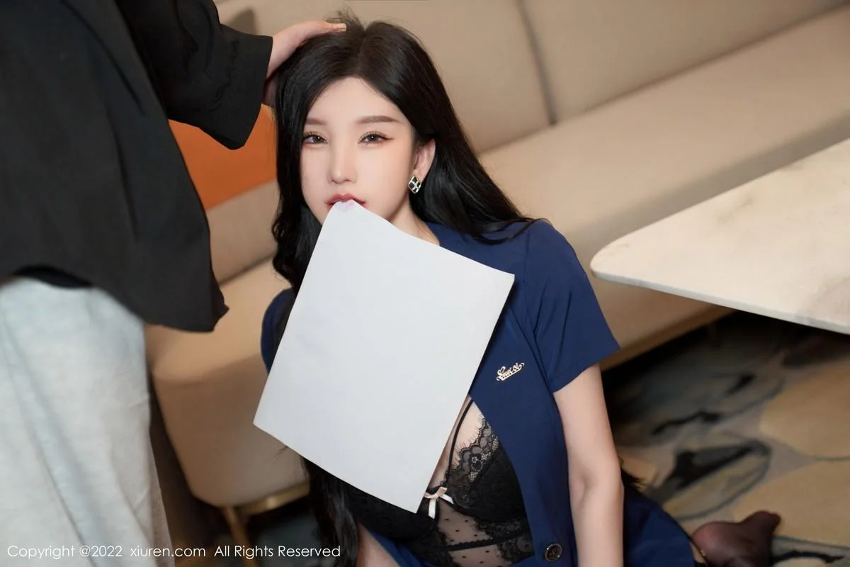 周于希Sally心愿旅拍脱蓝色职业装露黑色蕾丝内衣绝美写真 第 66 张