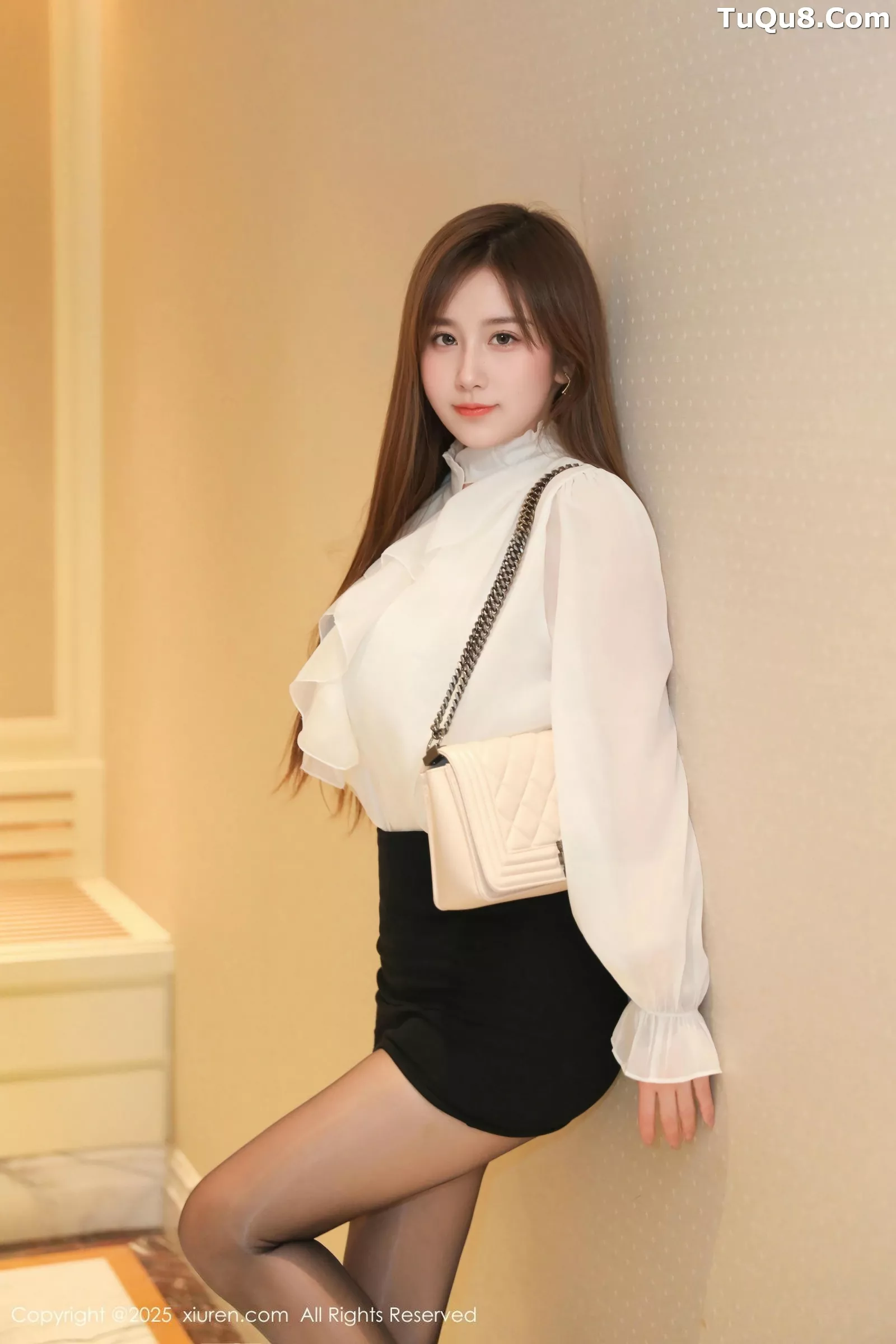 小肉肉咪OL服饰露黑色内衣配超薄黑丝秀凹凸身材绝美写真 第 6 张