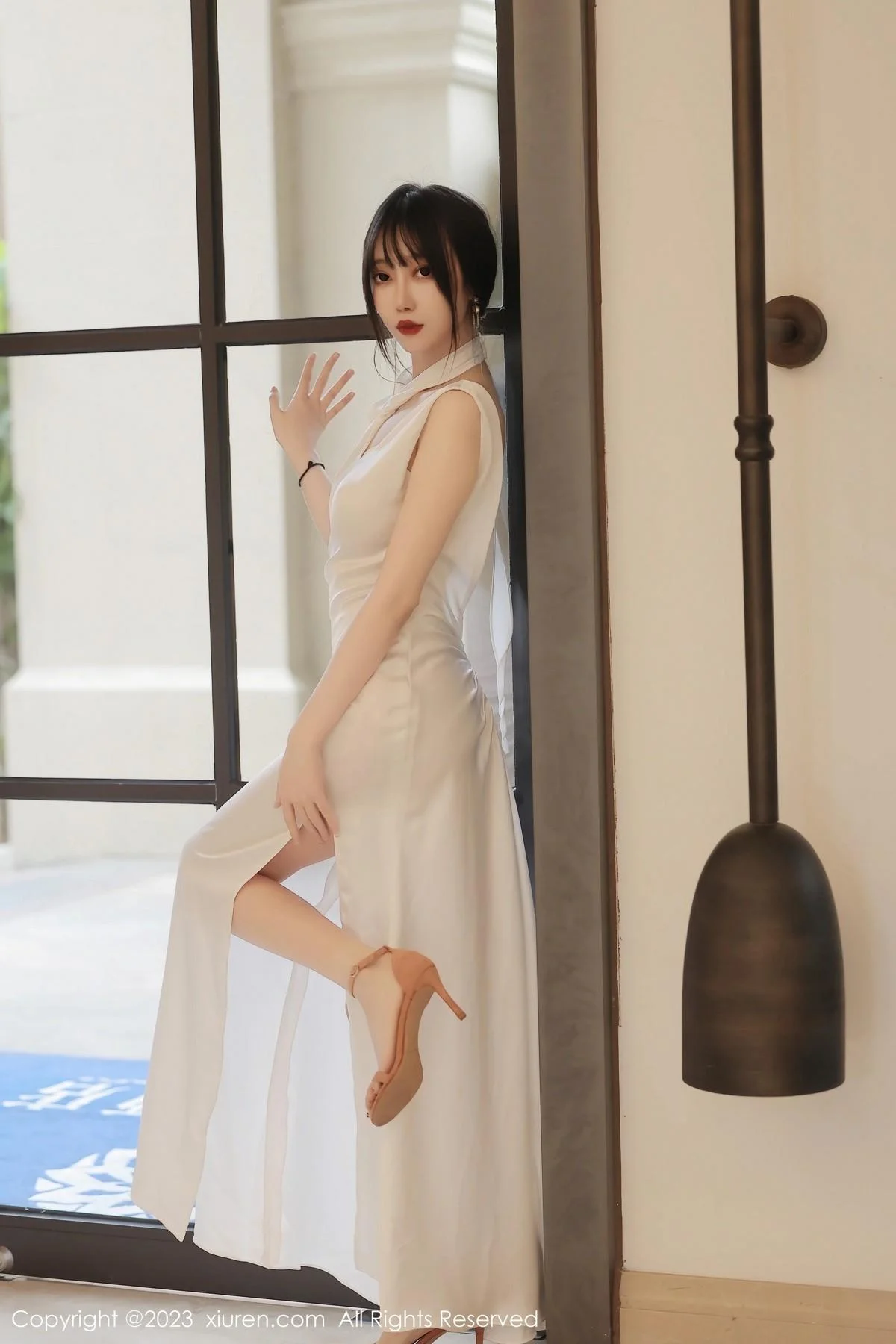 玥儿玥er性感白色长礼裙真空半脱秀惹火身材撩人绝美写真 第 14 张