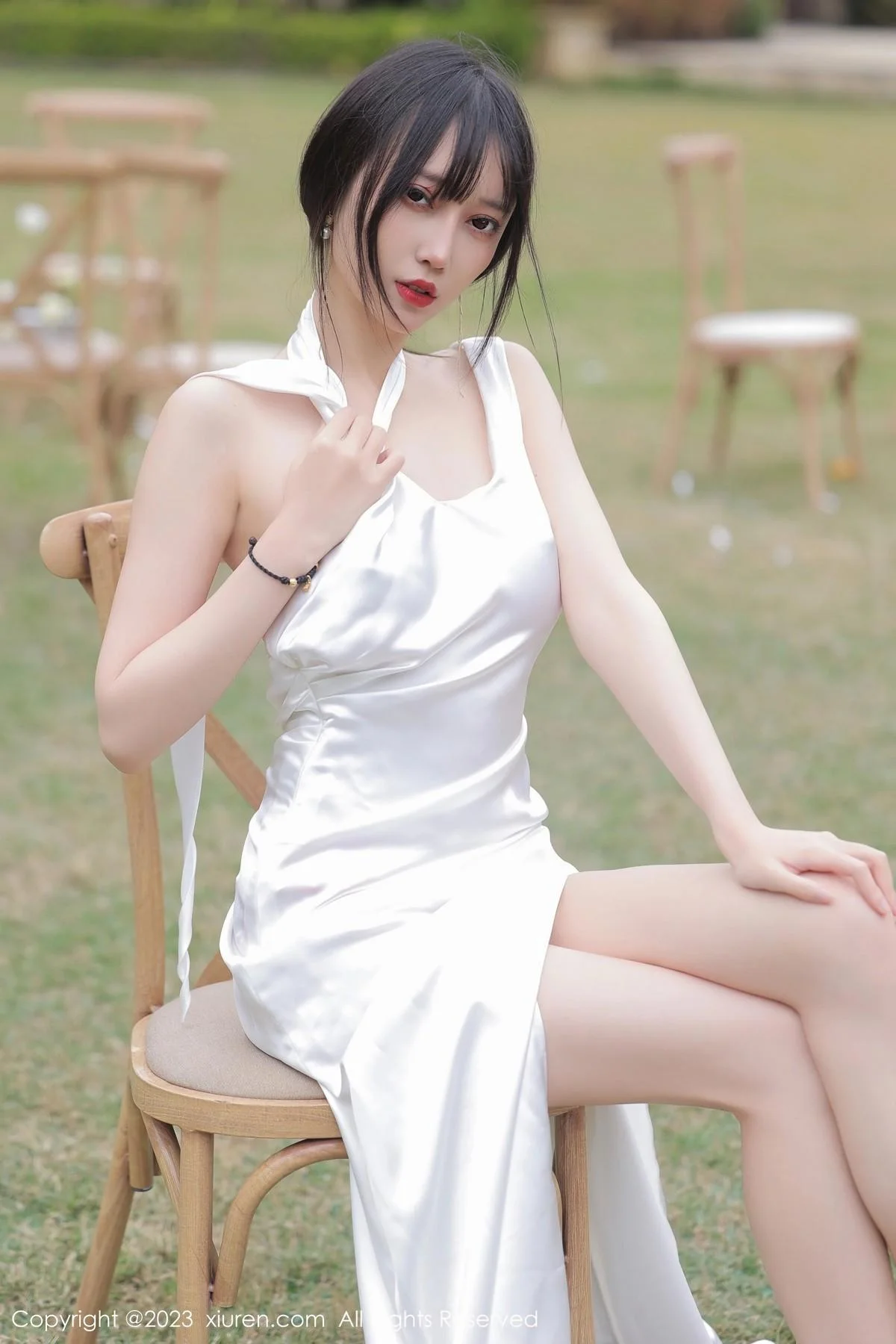 玥儿玥er性感白色长礼裙真空半脱秀惹火身材撩人绝美写真 第 19 张