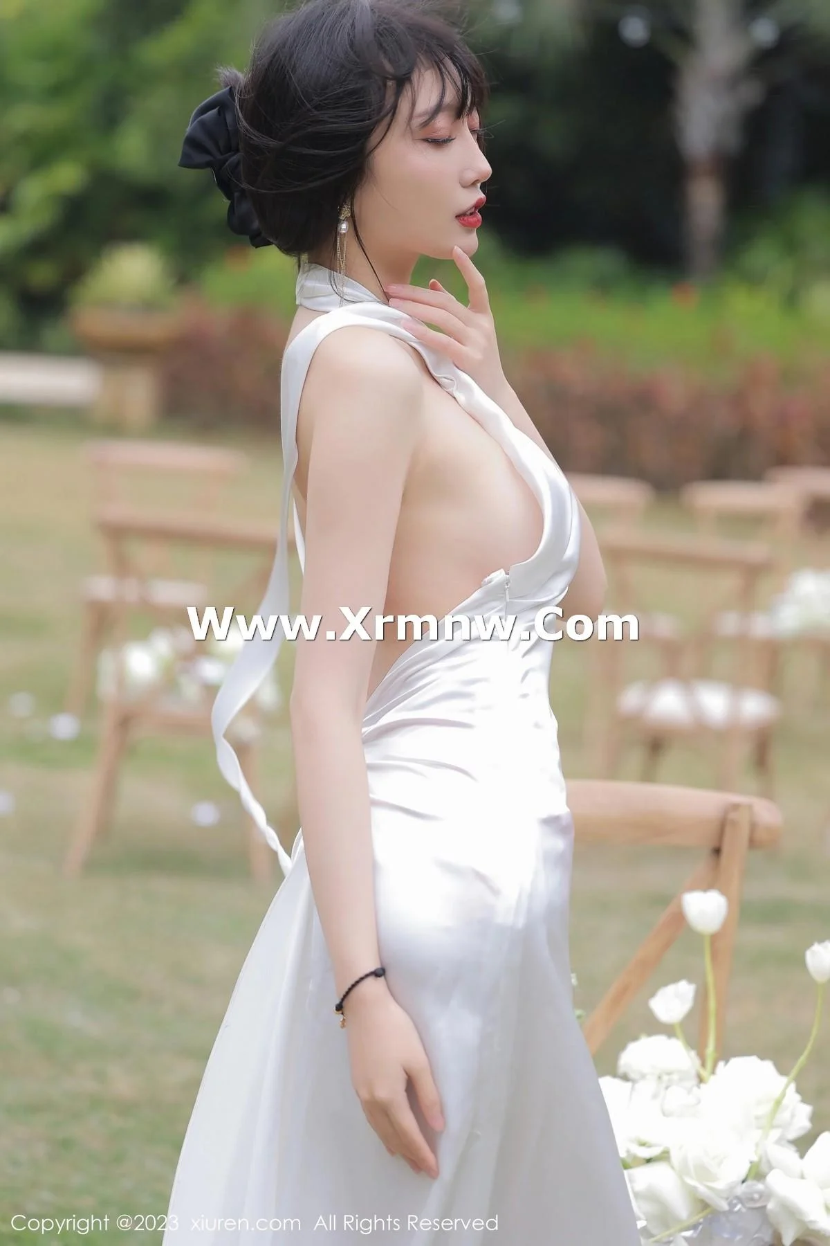 玥儿玥er性感白色长礼裙真空半脱秀惹火身材撩人绝美写真 第 24 张