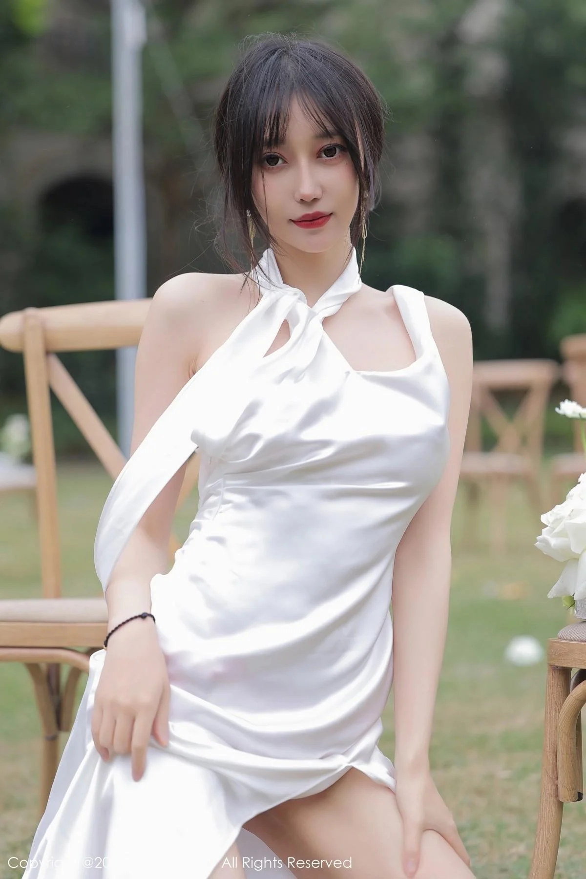 玥儿玥er性感白色长礼裙真空半脱秀惹火身材撩人绝美写真 第 26 张