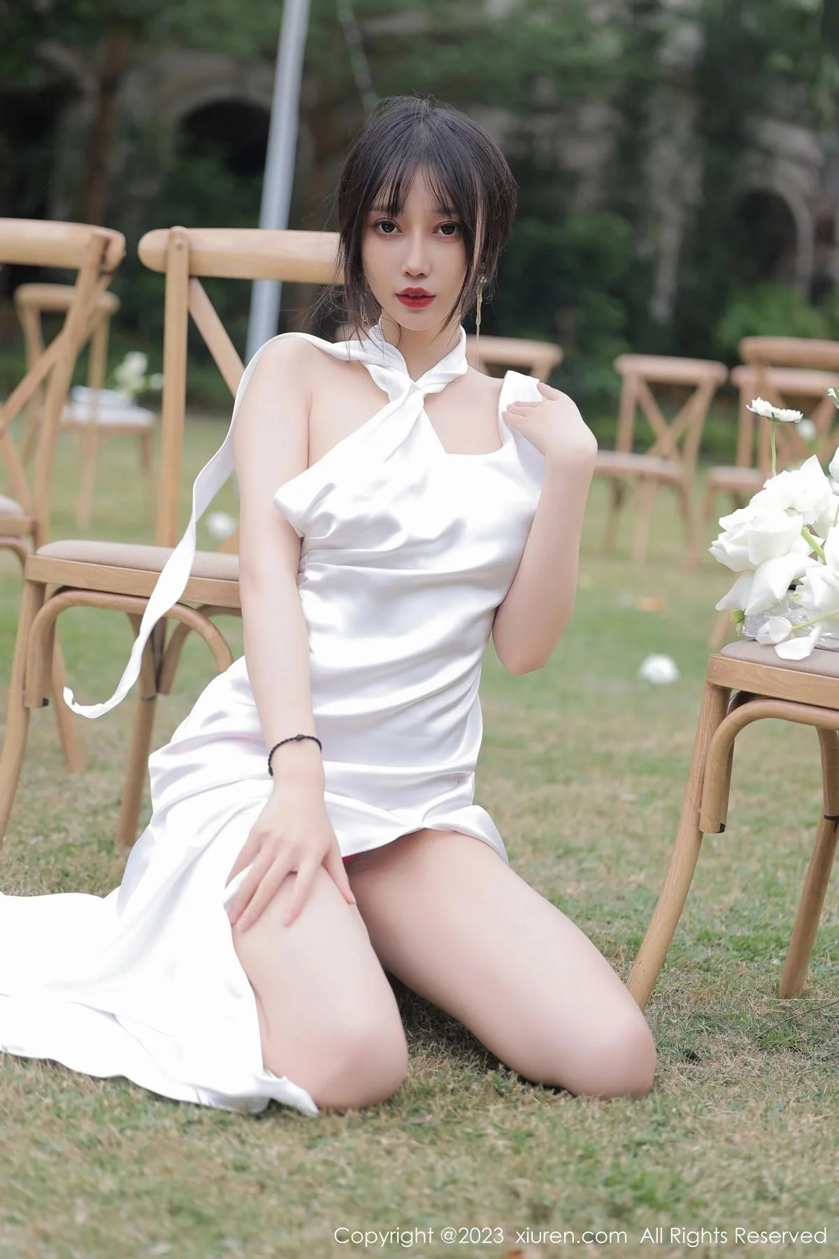 玥儿玥er性感白色长礼裙真空半脱秀惹火身材撩人绝美写真 第 27 张