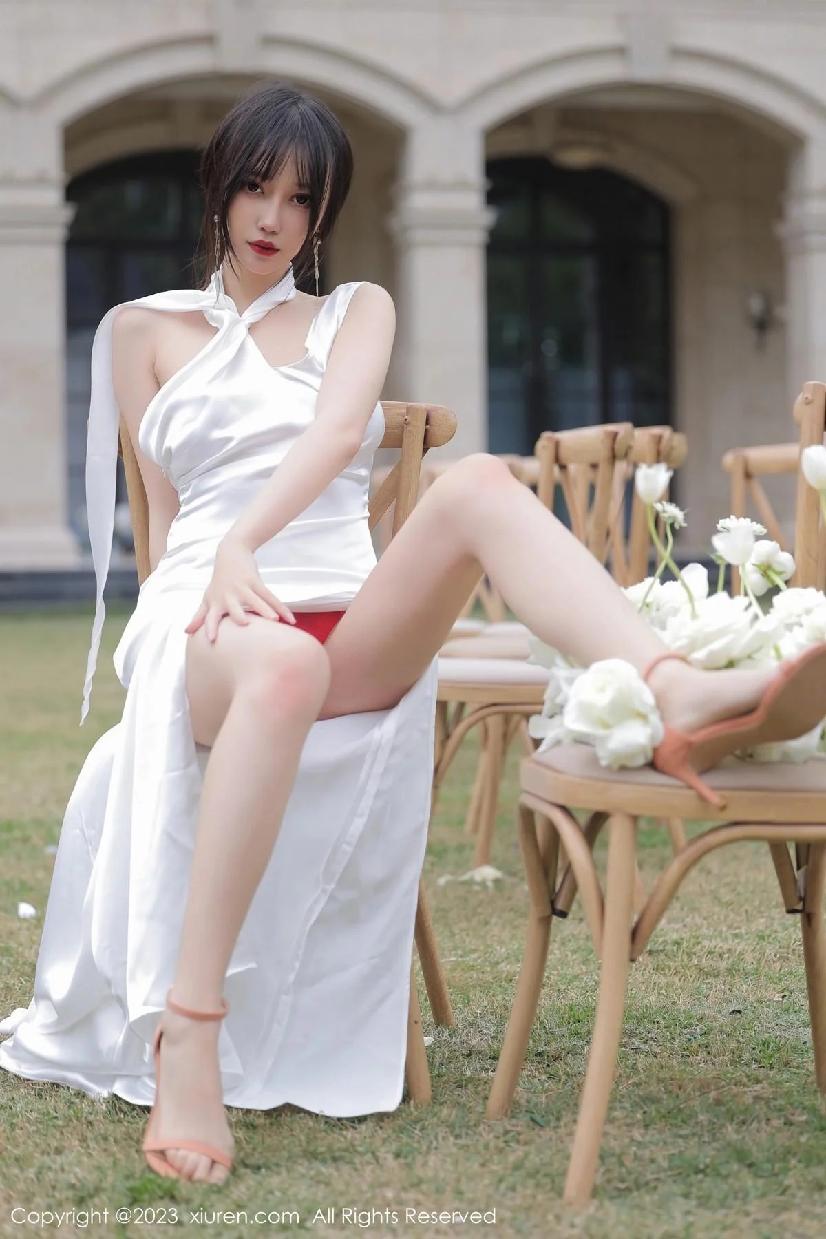 玥儿玥er性感白色长礼裙真空半脱秀惹火身材撩人绝美写真 第 28 张