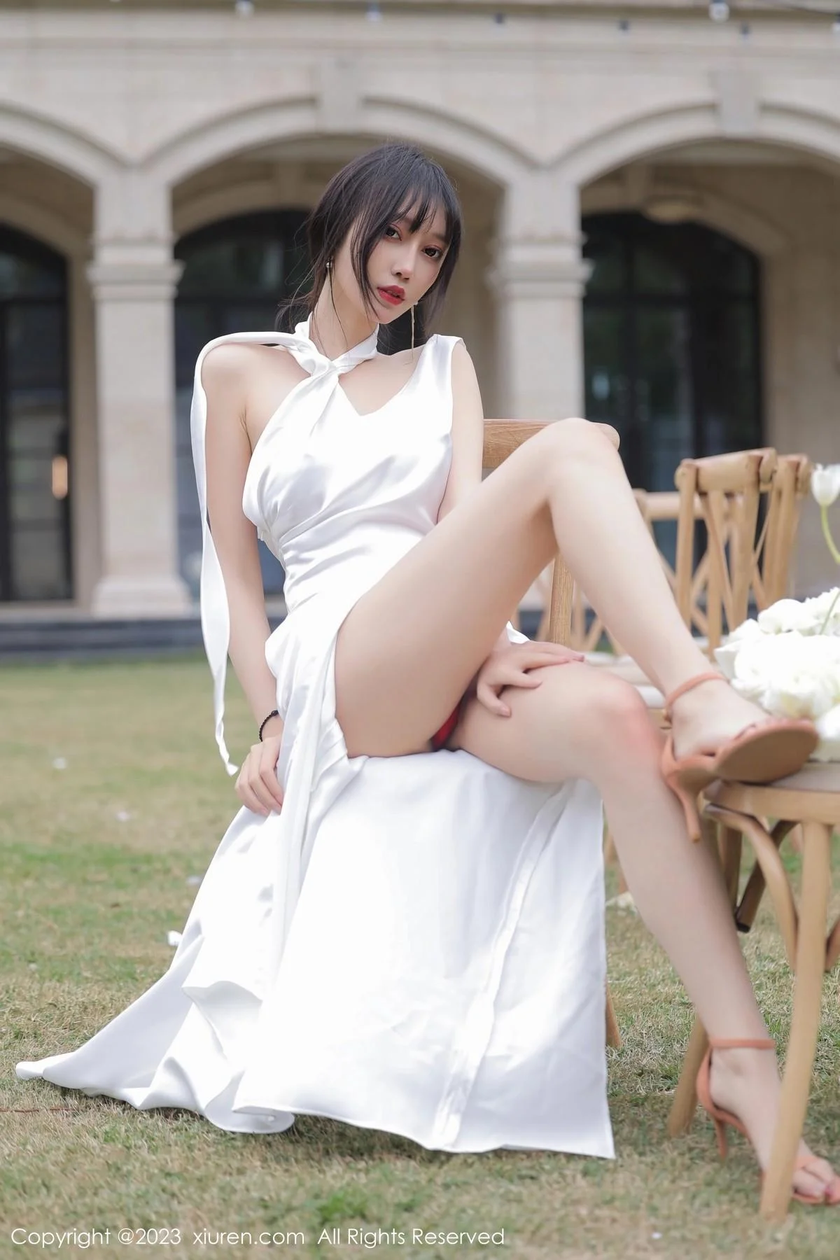 玥儿玥er性感白色长礼裙真空半脱秀惹火身材撩人绝美写真 第 30 张