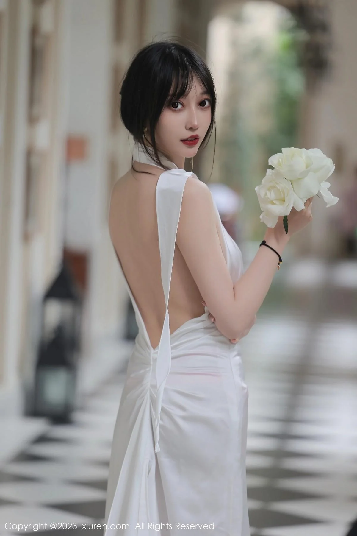 玥儿玥er性感白色长礼裙真空半脱秀惹火身材撩人绝美写真 第 33 张