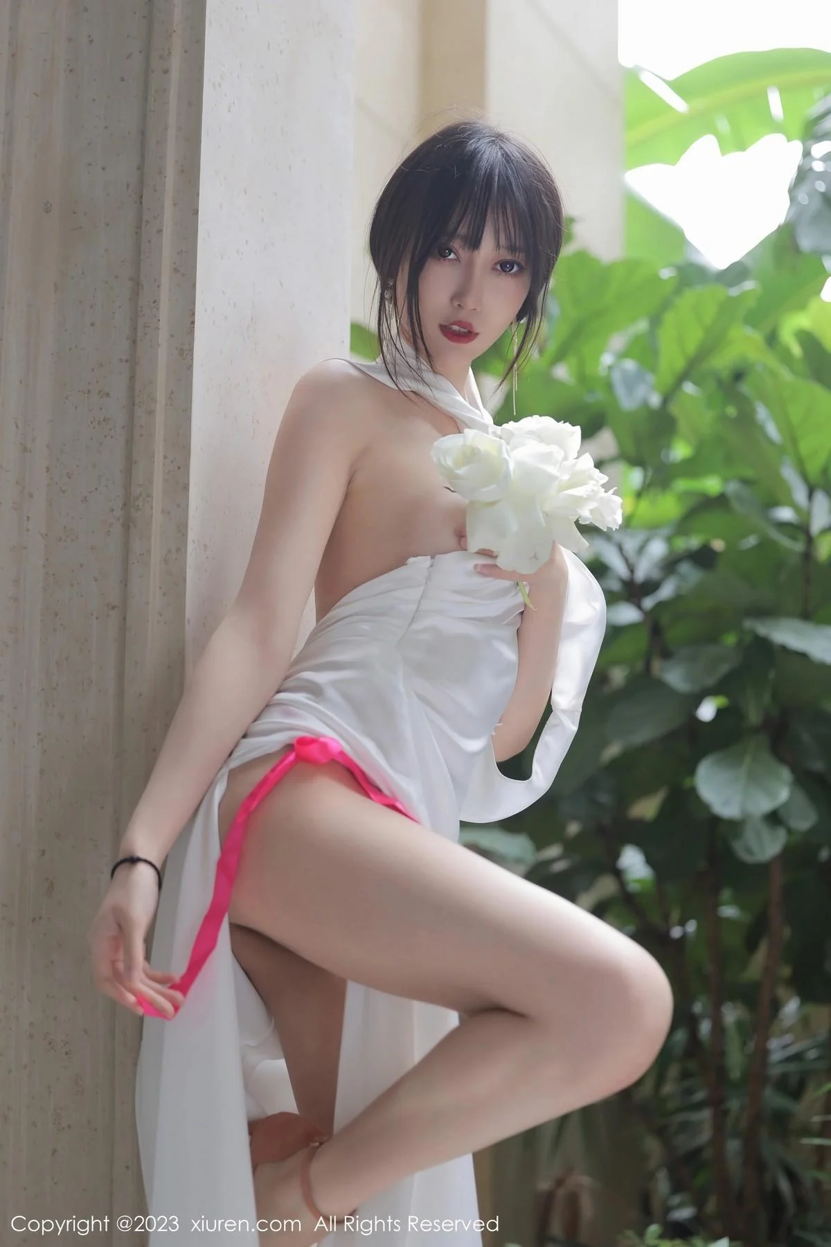 玥儿玥er性感白色长礼裙真空半脱秀惹火身材撩人绝美写真 第 39 张