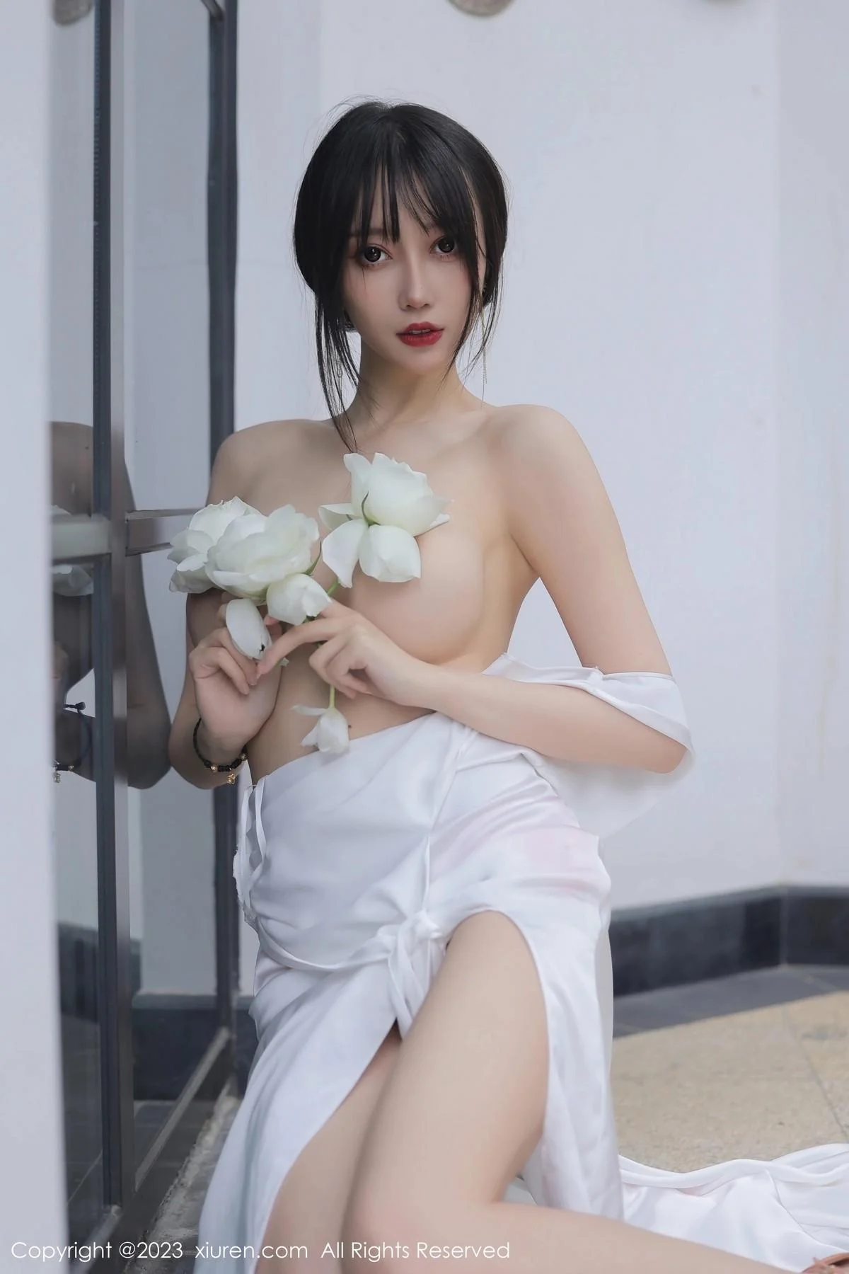 玥儿玥er性感白色长礼裙真空半脱秀惹火身材撩人绝美写真 第 45 张