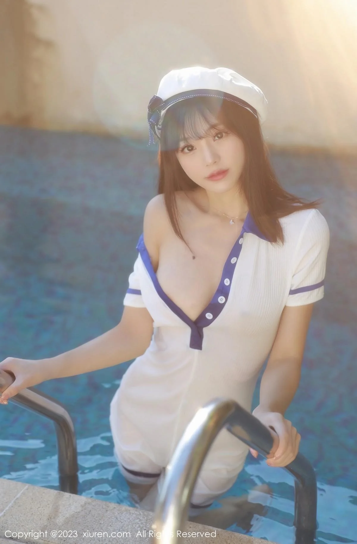 佘贝拉bella泳池性感白色海军服半脱秀完美身材绝美写真 第 3 张