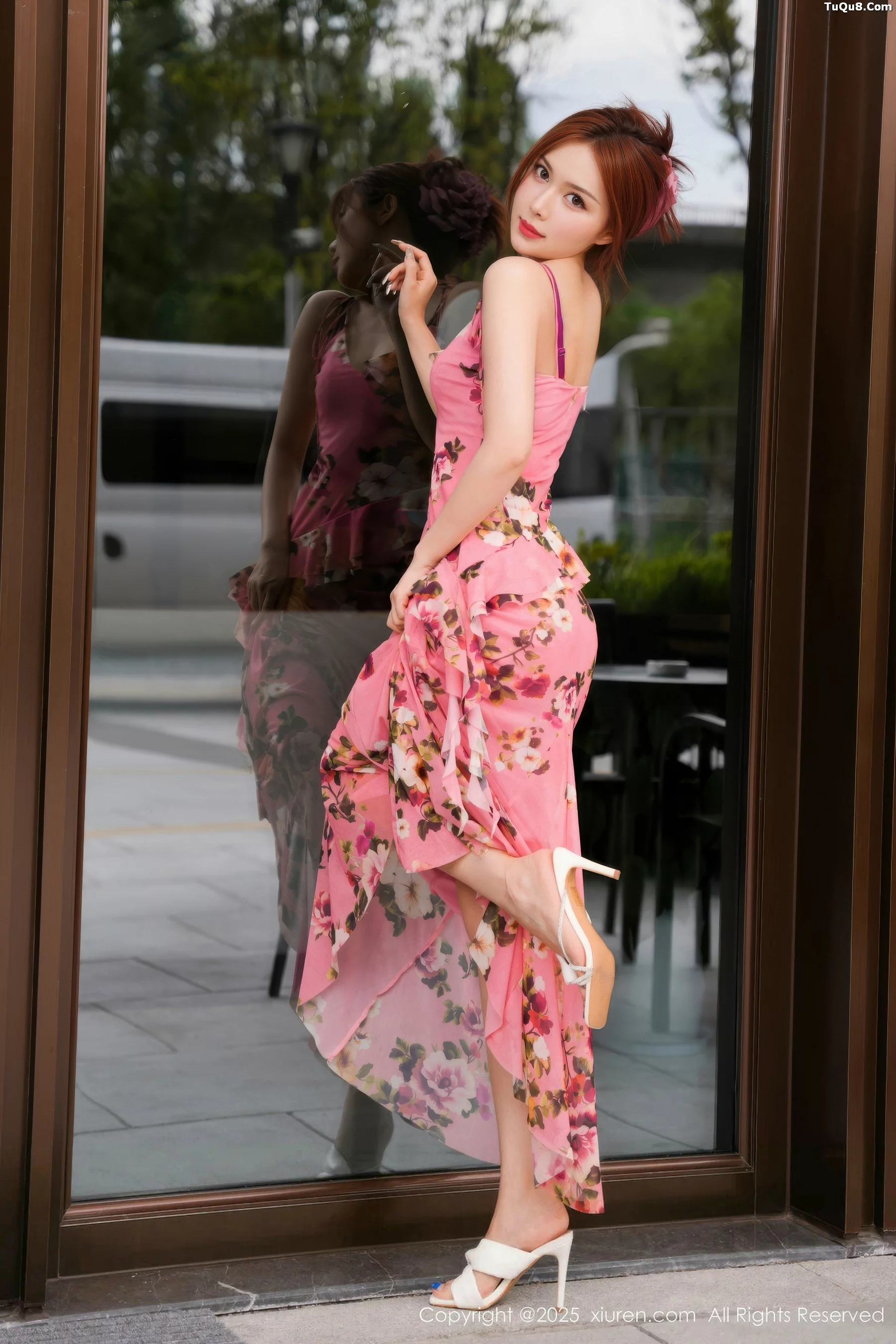 白芷yy浴池场景性感碎花连衣裙露紫色内衣秀柔美身姿绝美写真 第 13 张