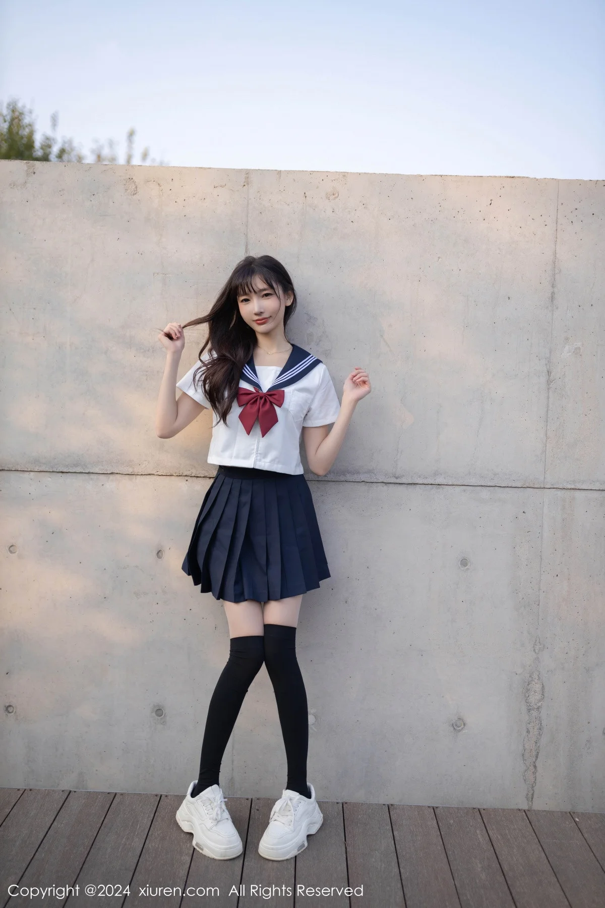 陆萱萱性感JK制服+黑色高叉连体衣配黑丝袜秀美腿绝美写真 第 3 张