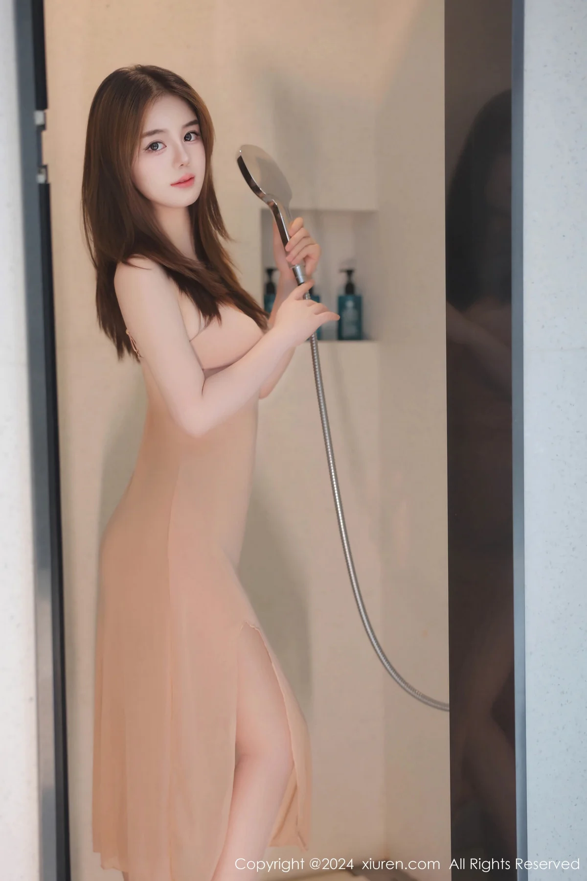 白乐乐浴室场景性感橙色服饰配超薄肉丝秀完美身材绝美写真 第 21 张