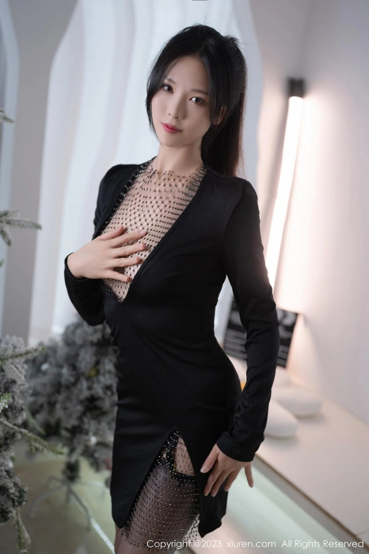 利世黑色连衣裙配超薄黑丝秀曼妙身姿露豪乳遮点绝美写真 第 10 张