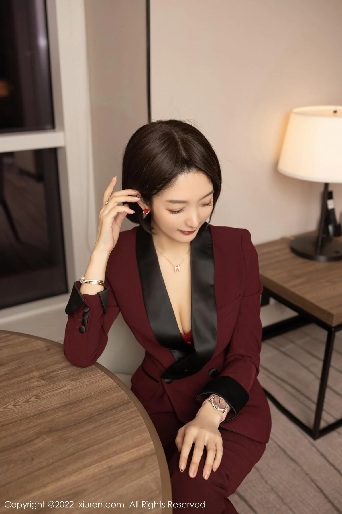 Angela小热巴女老板角色扮演半脱露红色蕾丝内衣绝美写真 第 10 张