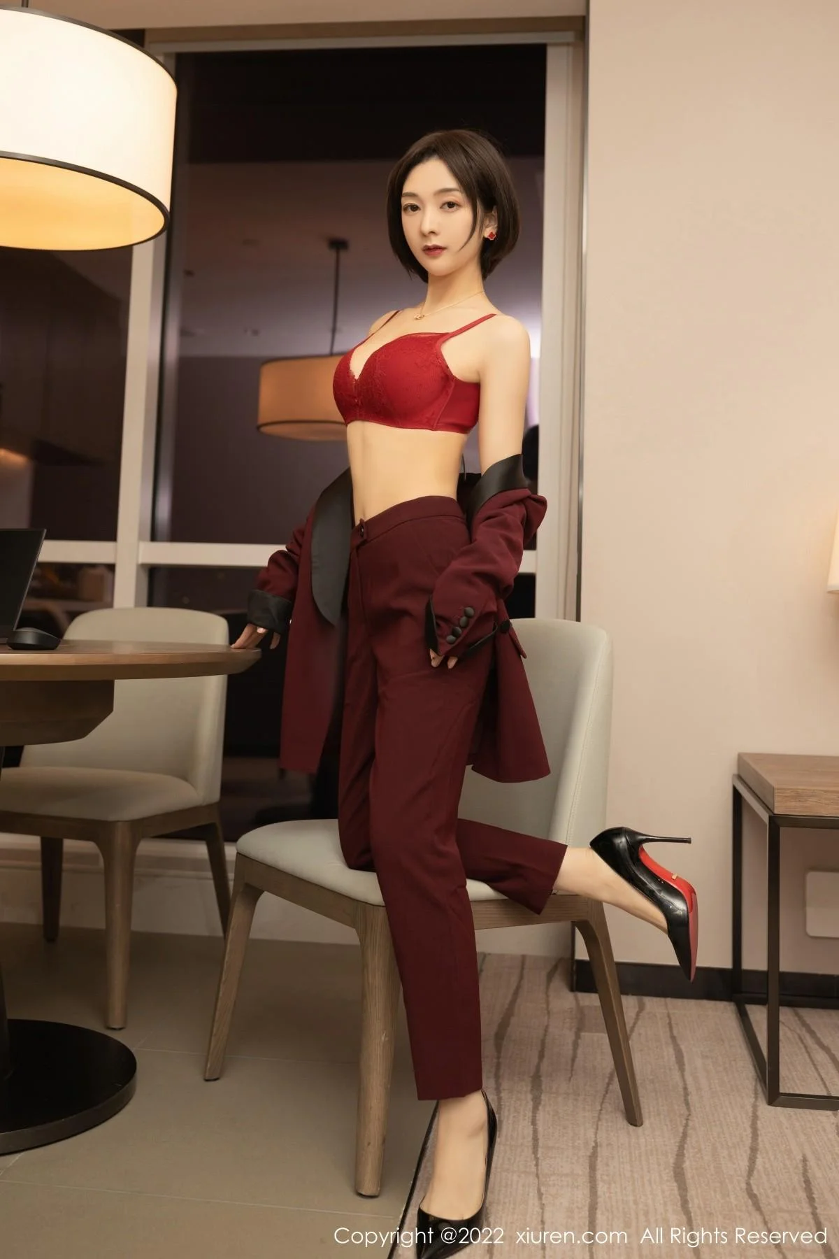 Angela小热巴女老板角色扮演半脱露红色蕾丝内衣绝美写真 第 12 张