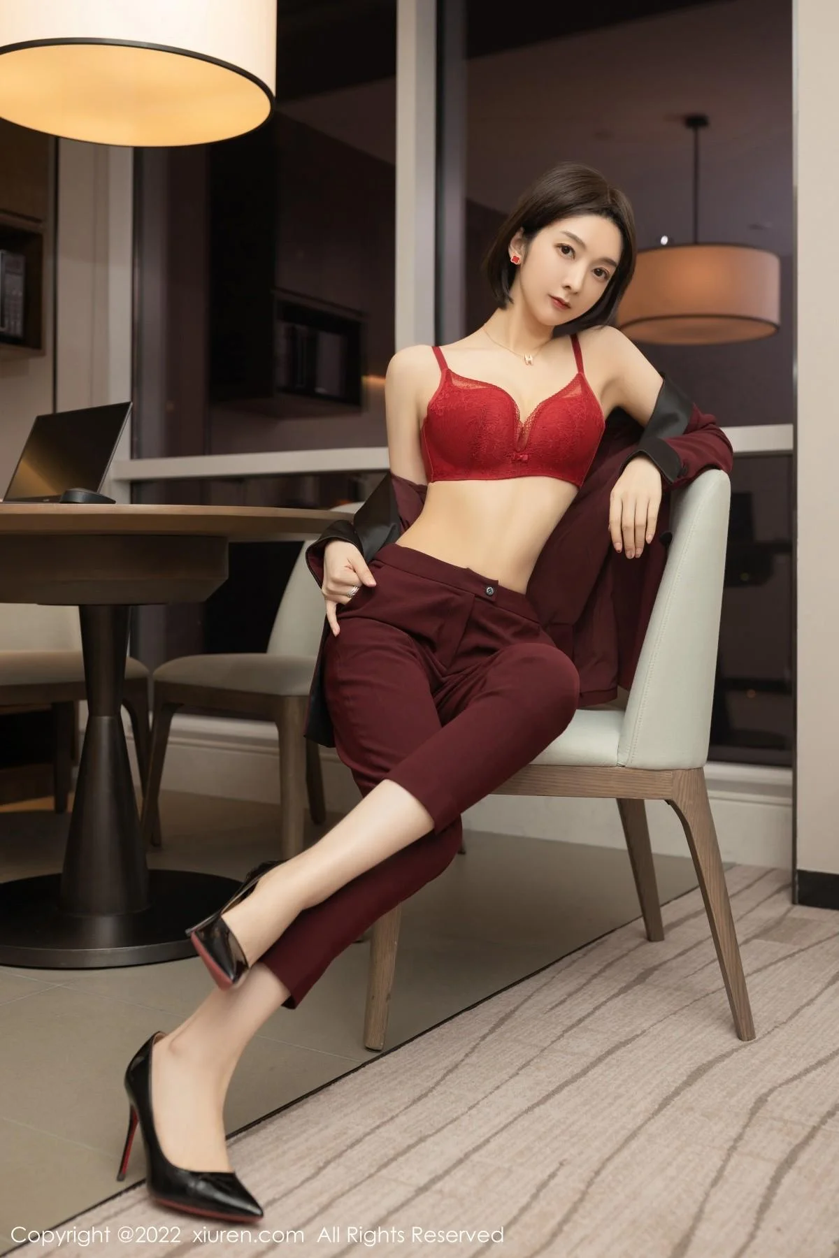 Angela小热巴女老板角色扮演半脱露红色蕾丝内衣绝美写真 第 14 张
