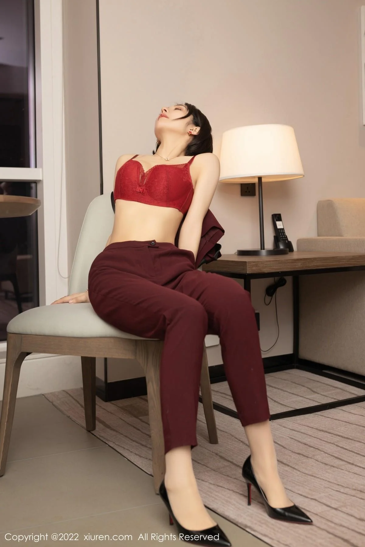 Angela小热巴女老板角色扮演半脱露红色蕾丝内衣绝美写真 第 16 张