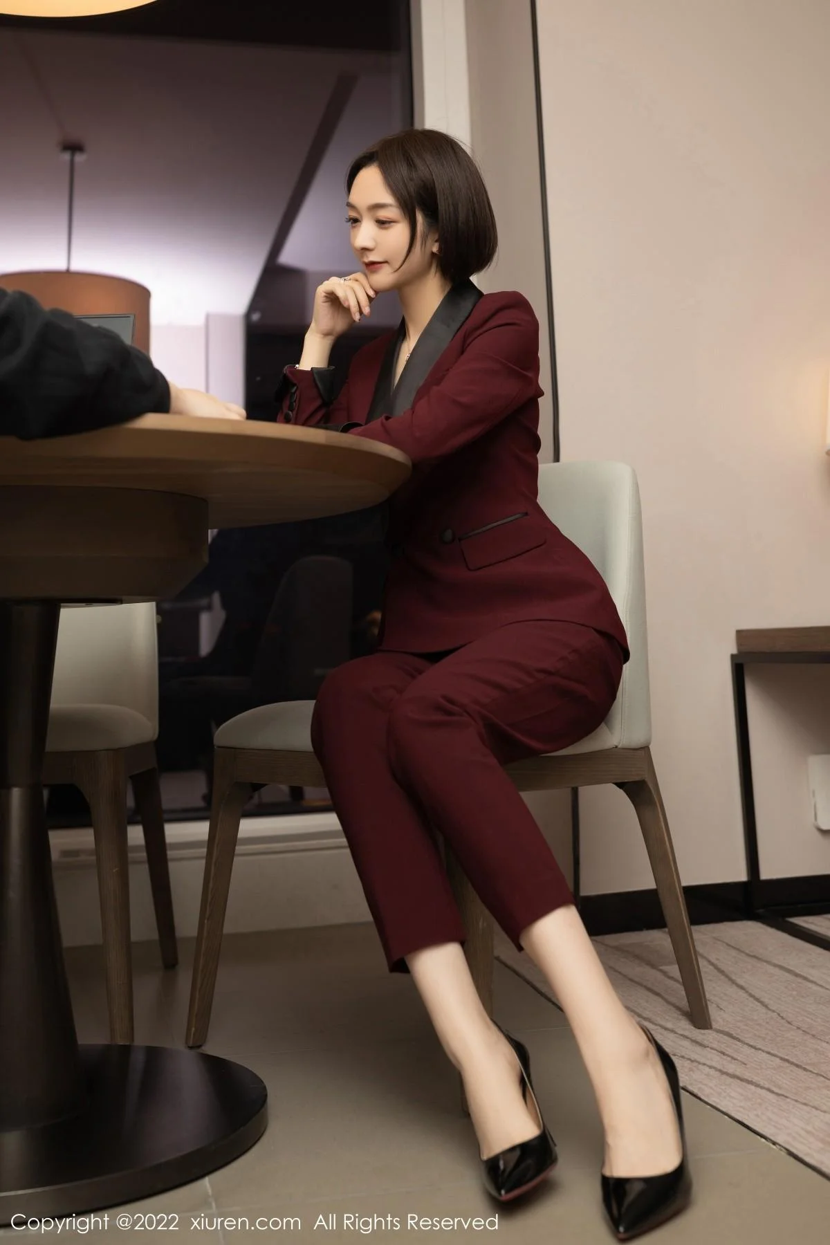 Angela小热巴女老板角色扮演半脱露红色蕾丝内衣绝美写真 第 39 张